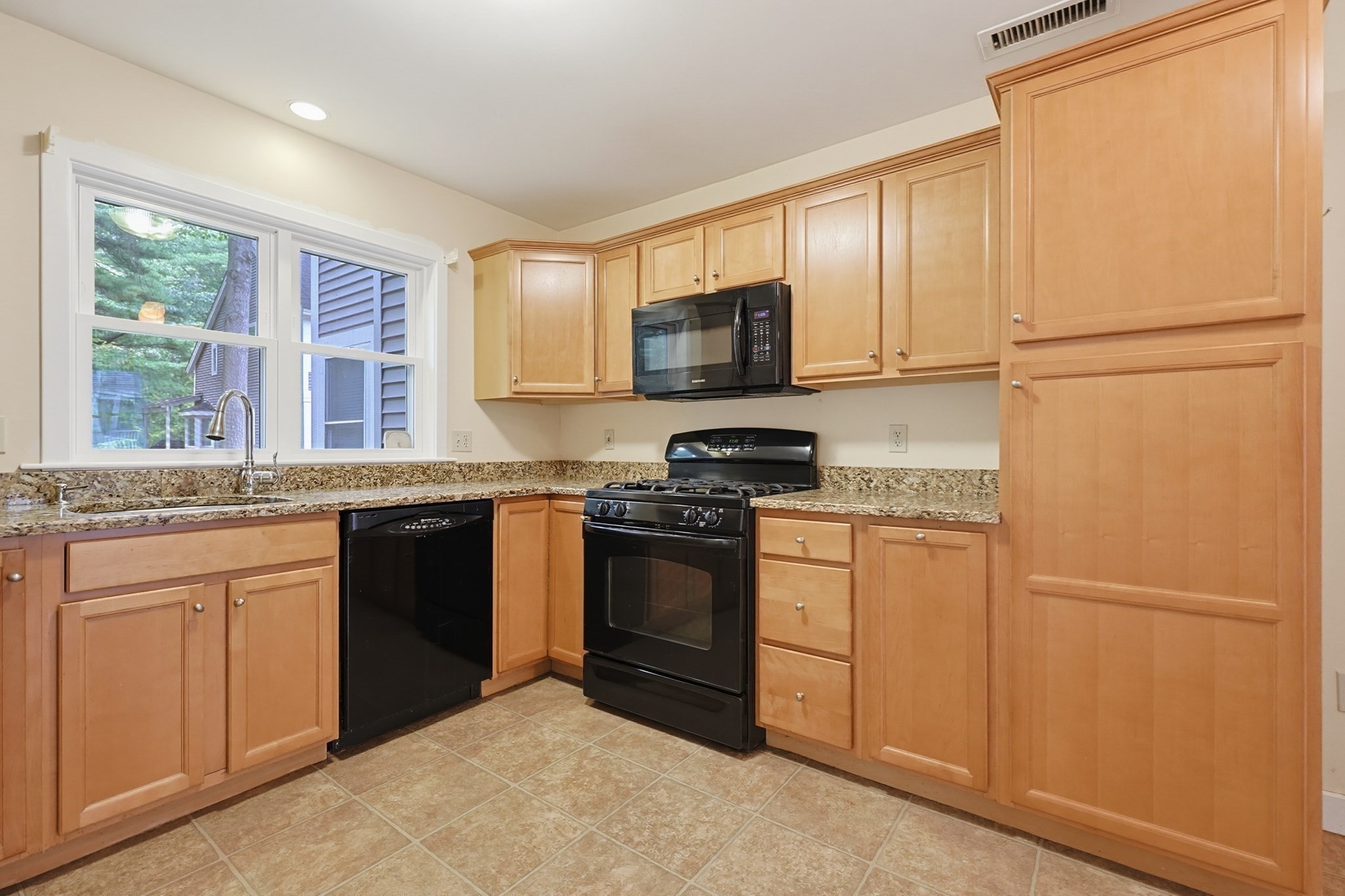 4 Oak Ct # 4 Property Photo 13