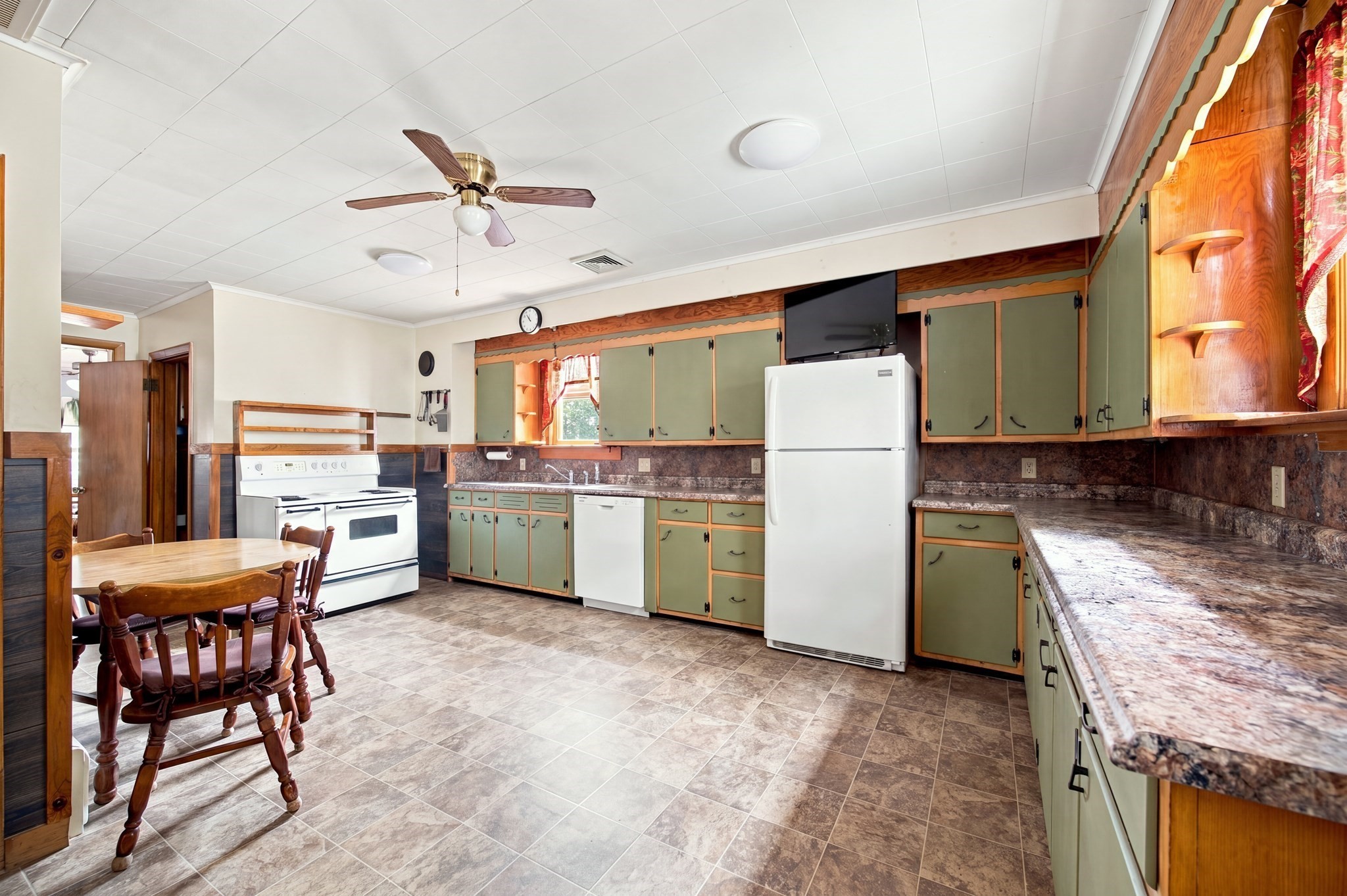 55 Park Ave Property Photo 3
