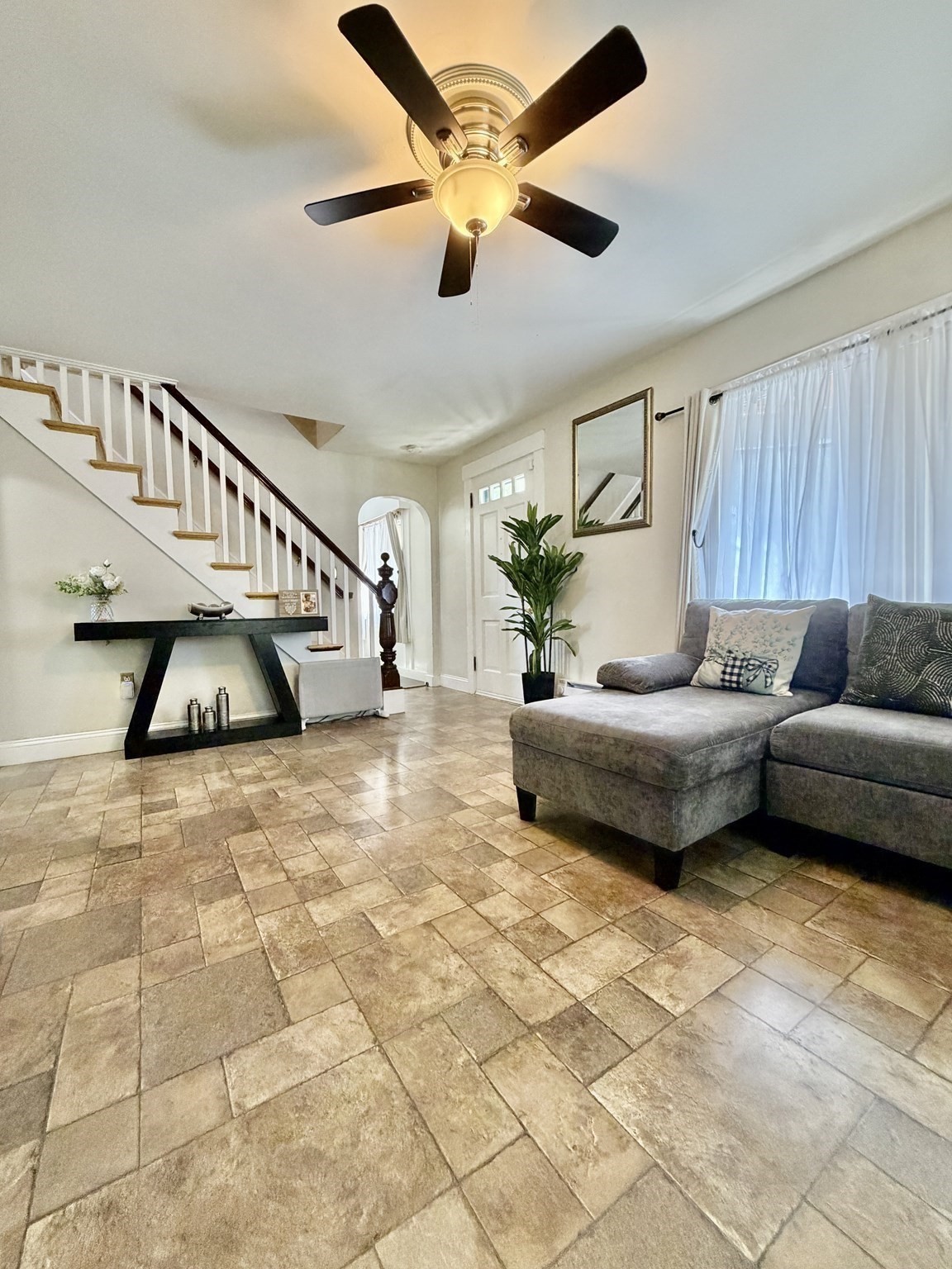 48 Leominster St Property Photo 5