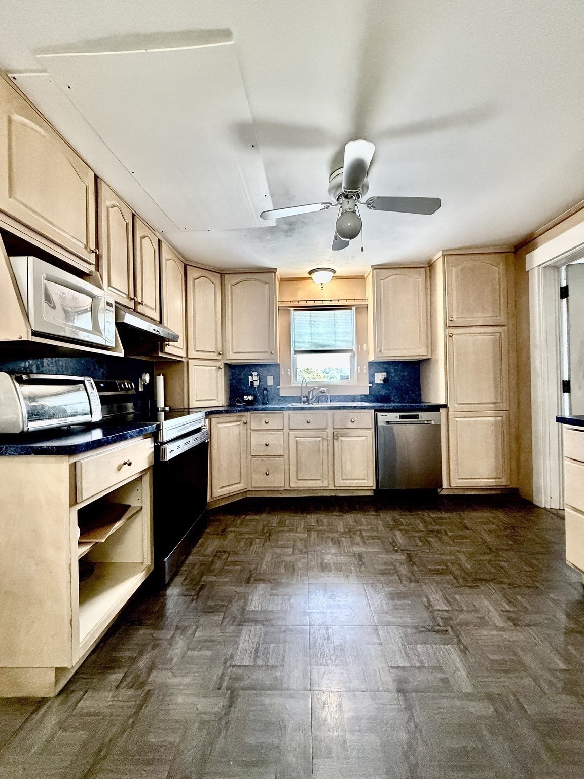 48 Leominster St Property Photo 9