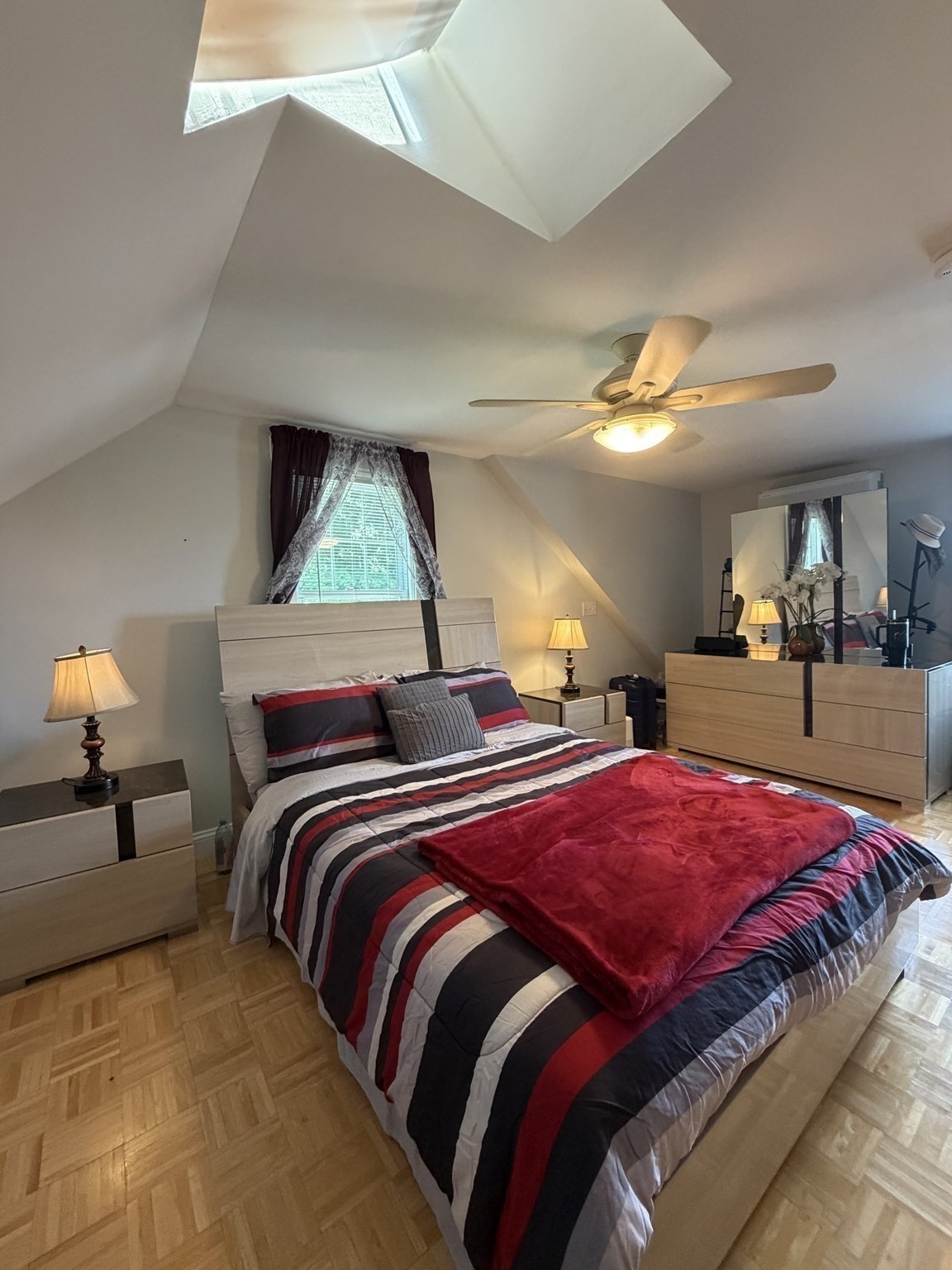48 Leominster St Property Photo 13