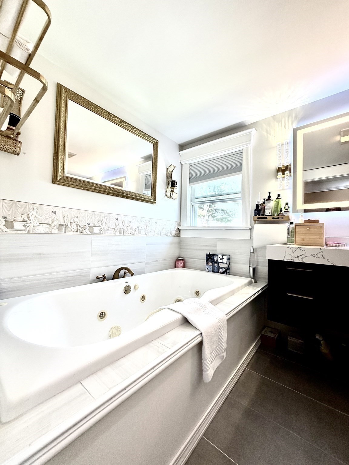 48 Leominster St Property Photo 14