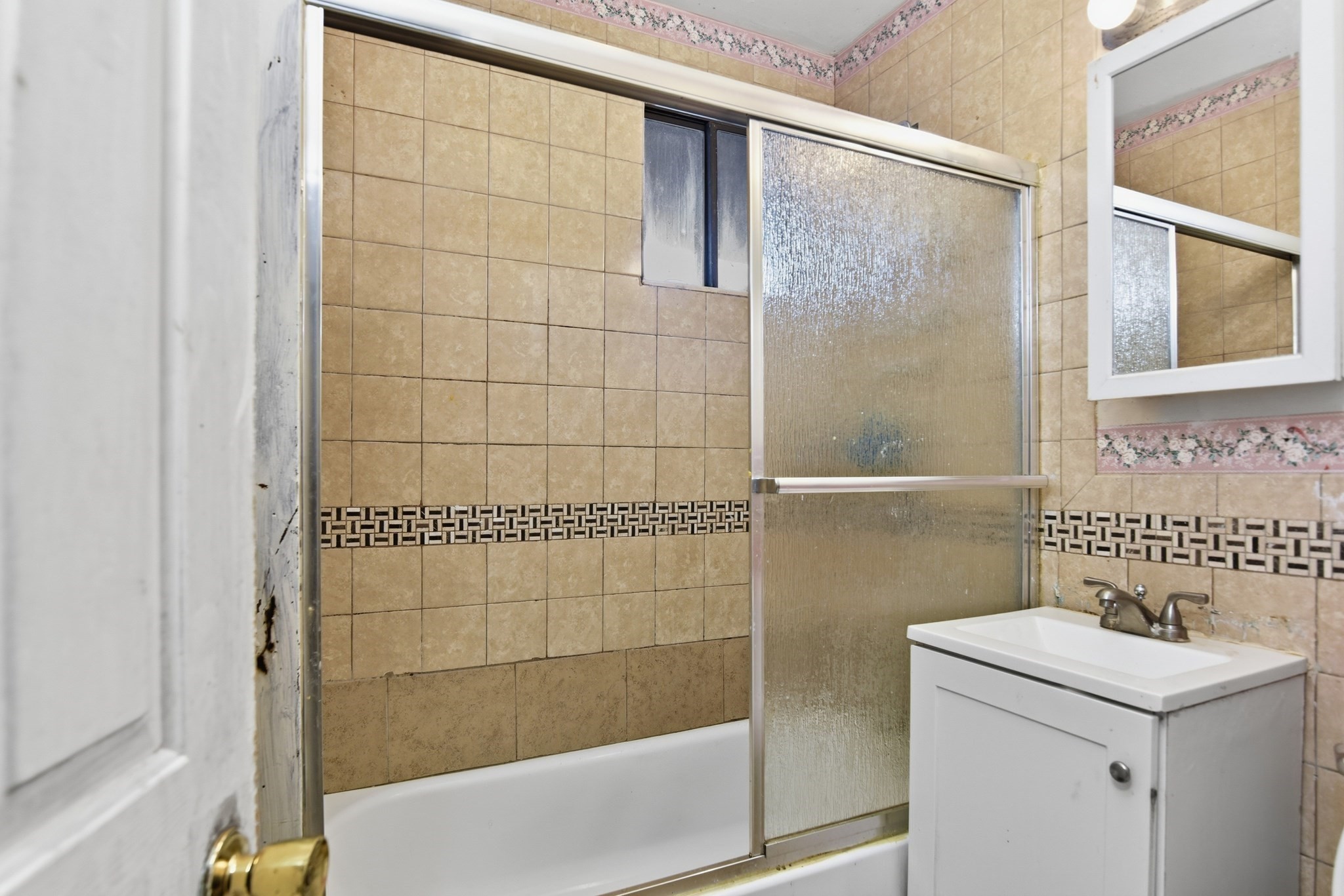 38-38a Browning Ave Property Photo 10