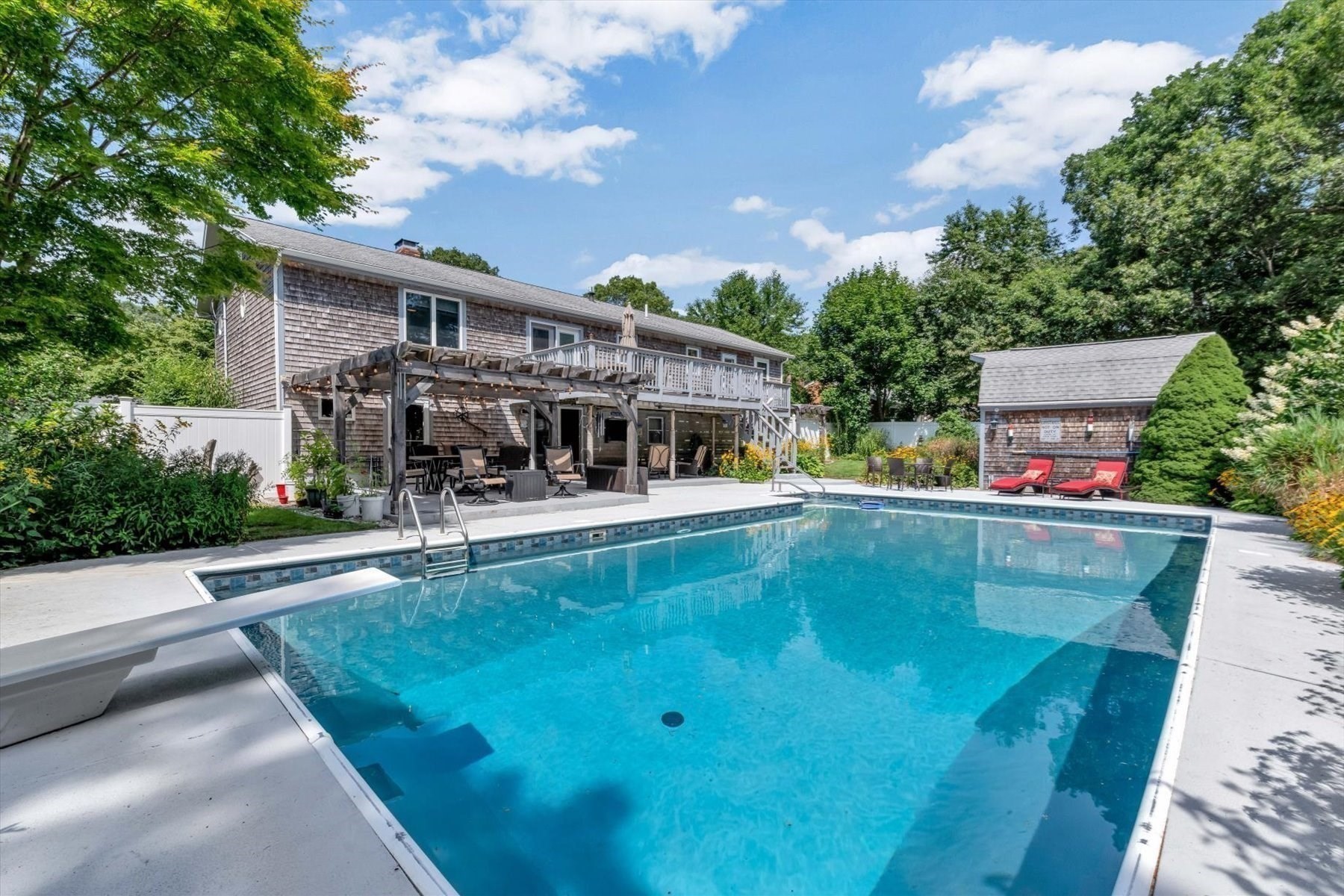 66 Sheaffer Rd Property Photo 2