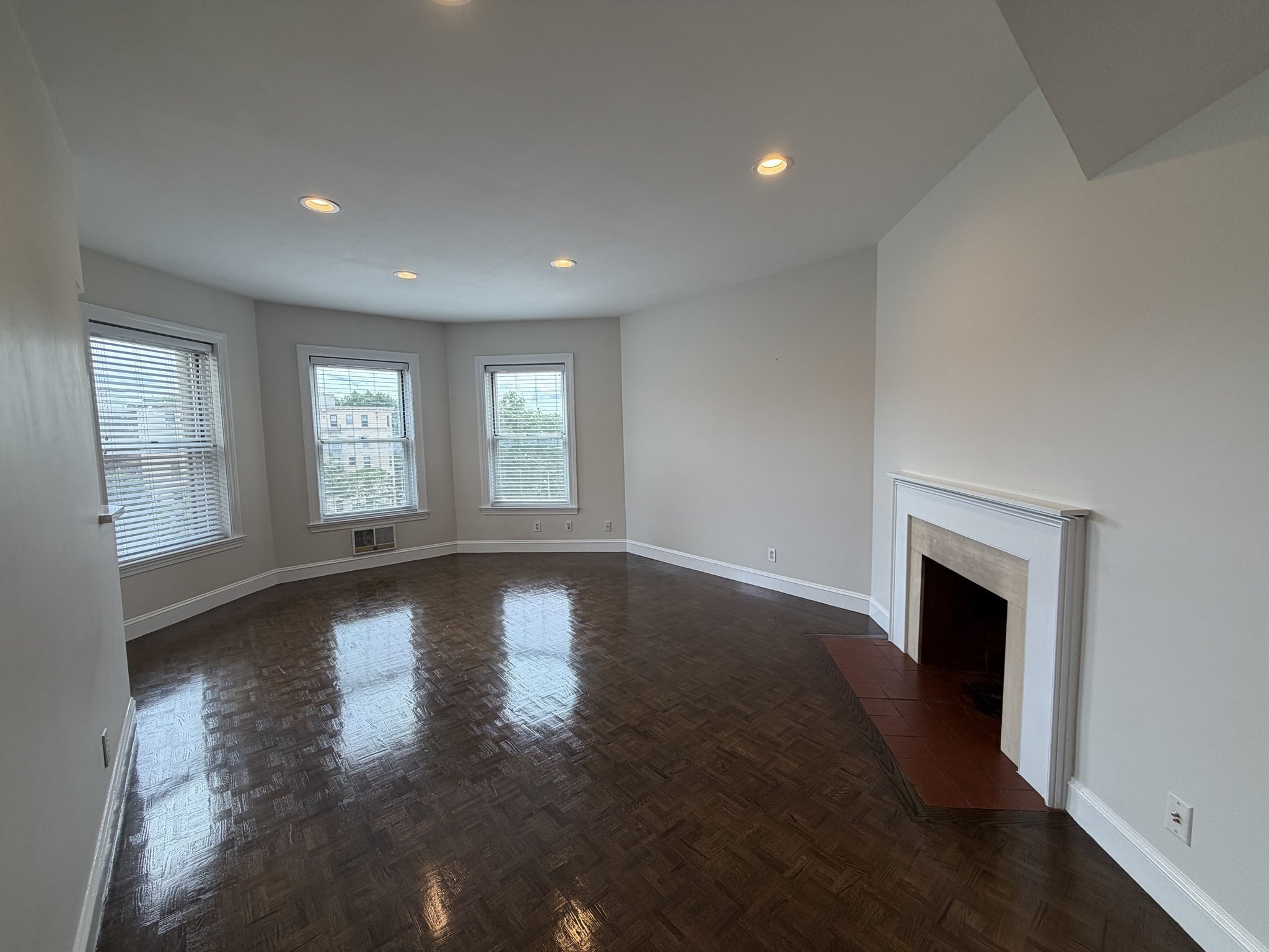 416 Commonwealth Ave # 414 Property Photo 1