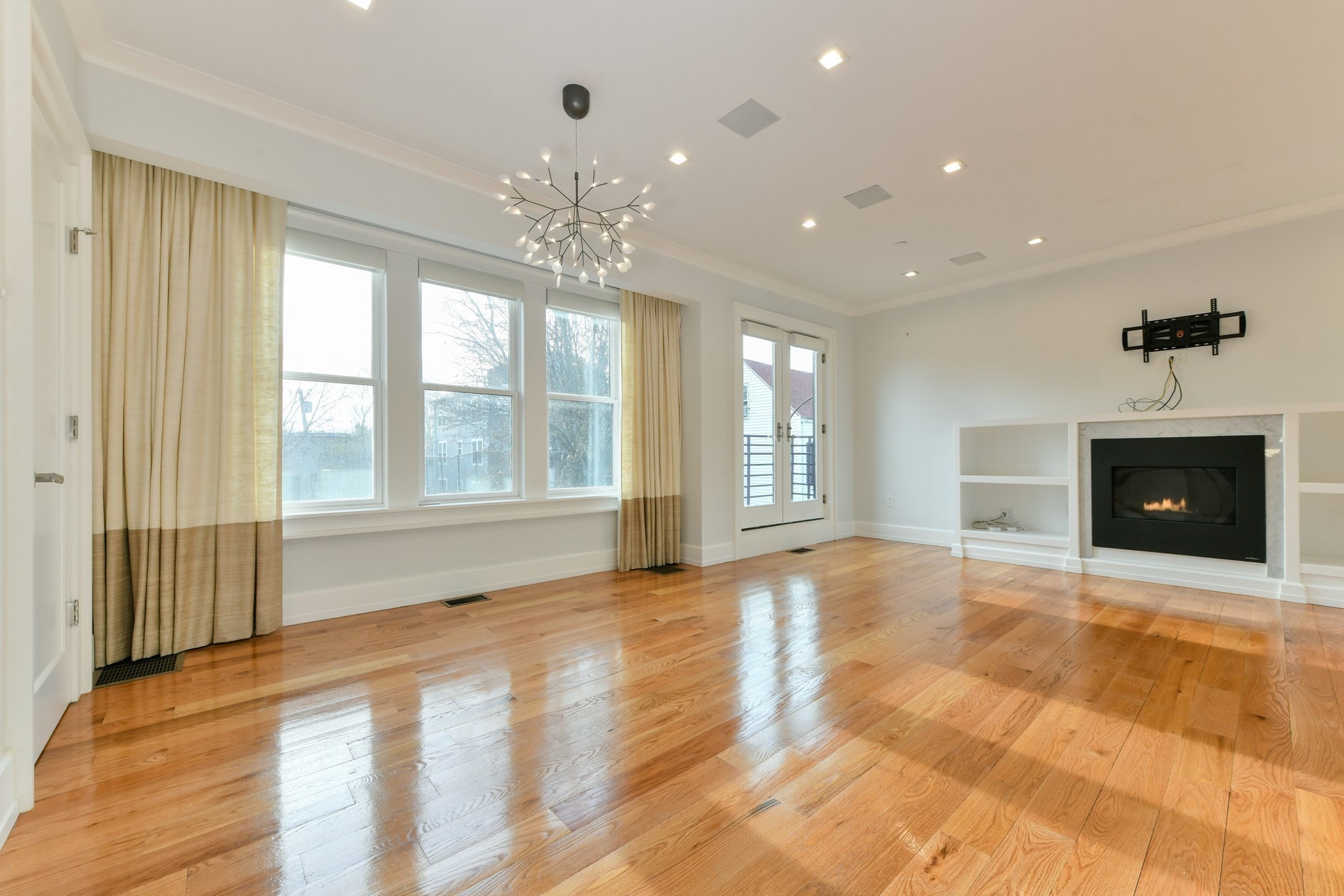 166 Gold St. # 166 Property Photo 3