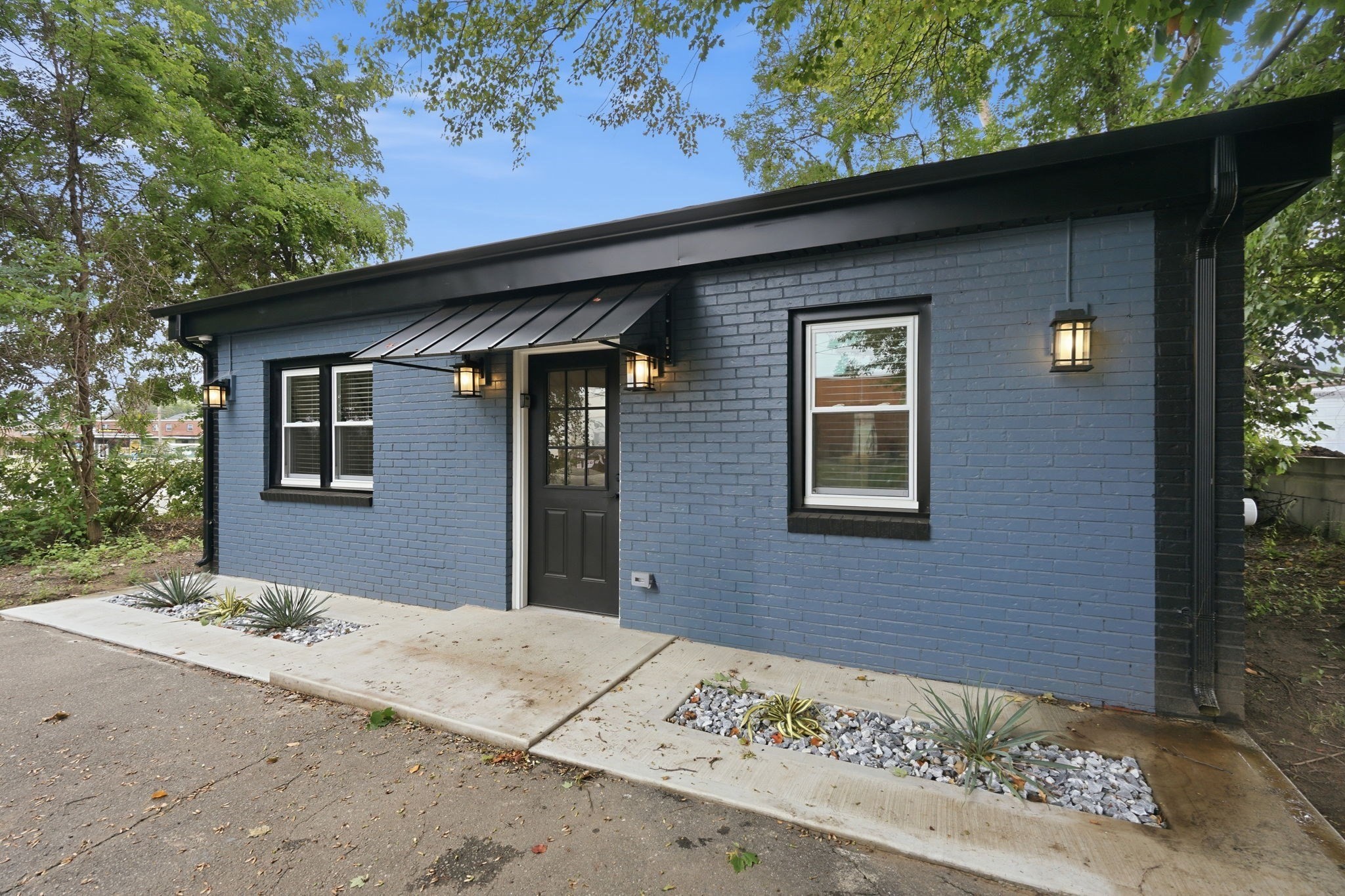 25 Shopping Ct Property Photo 1