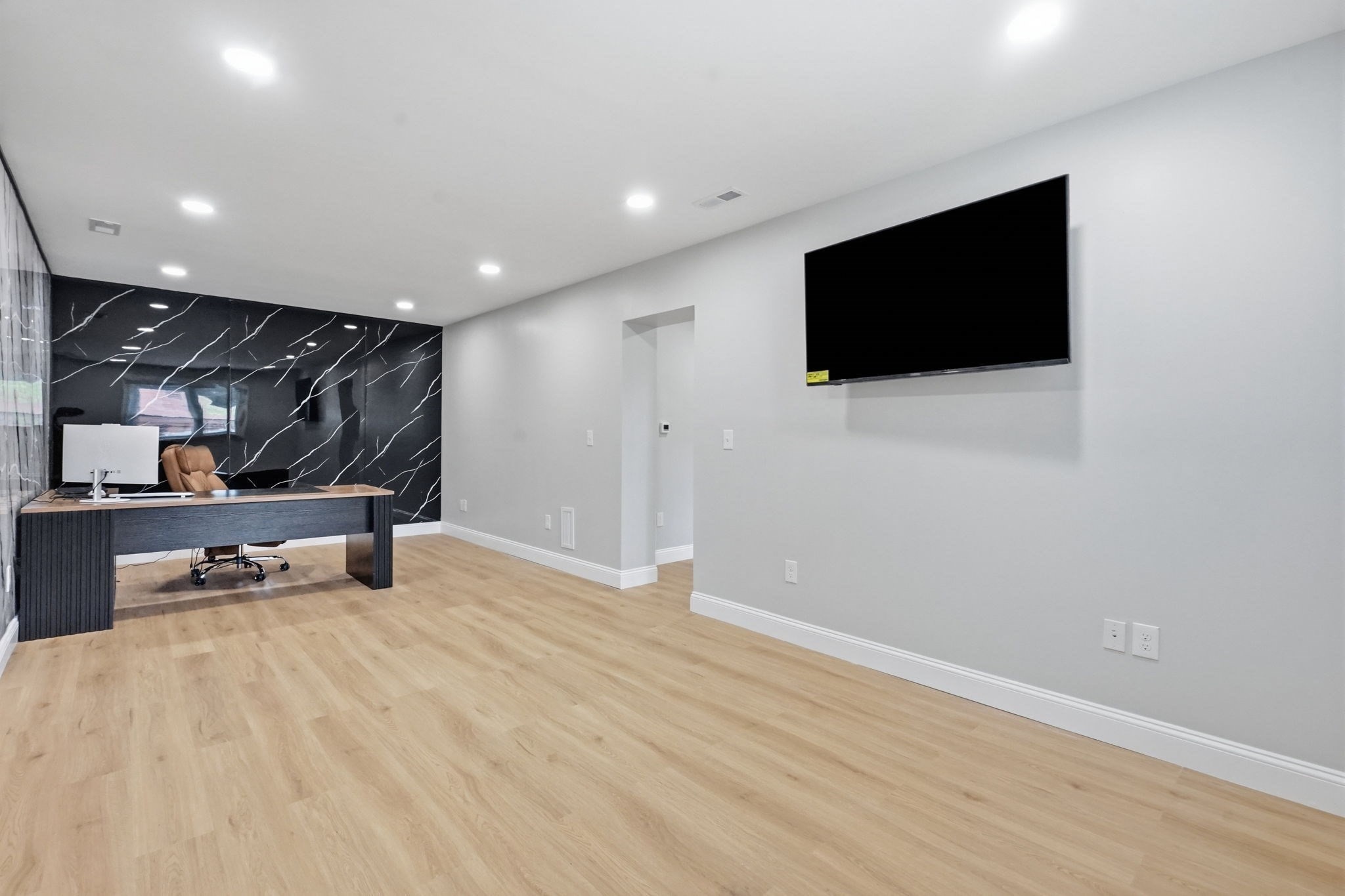 25 Shopping Ct Property Photo 6