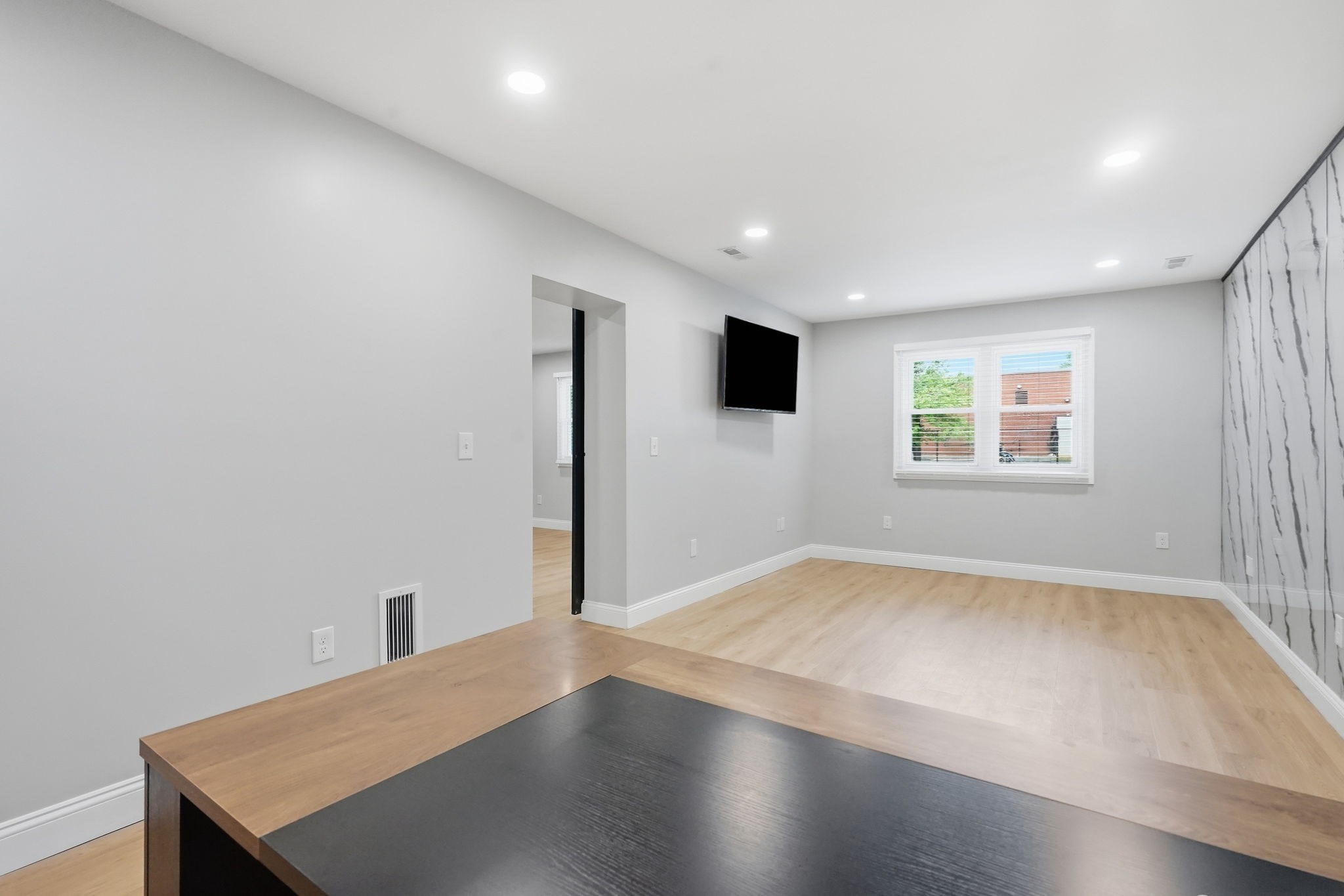 25 Shopping Ct Property Photo 7