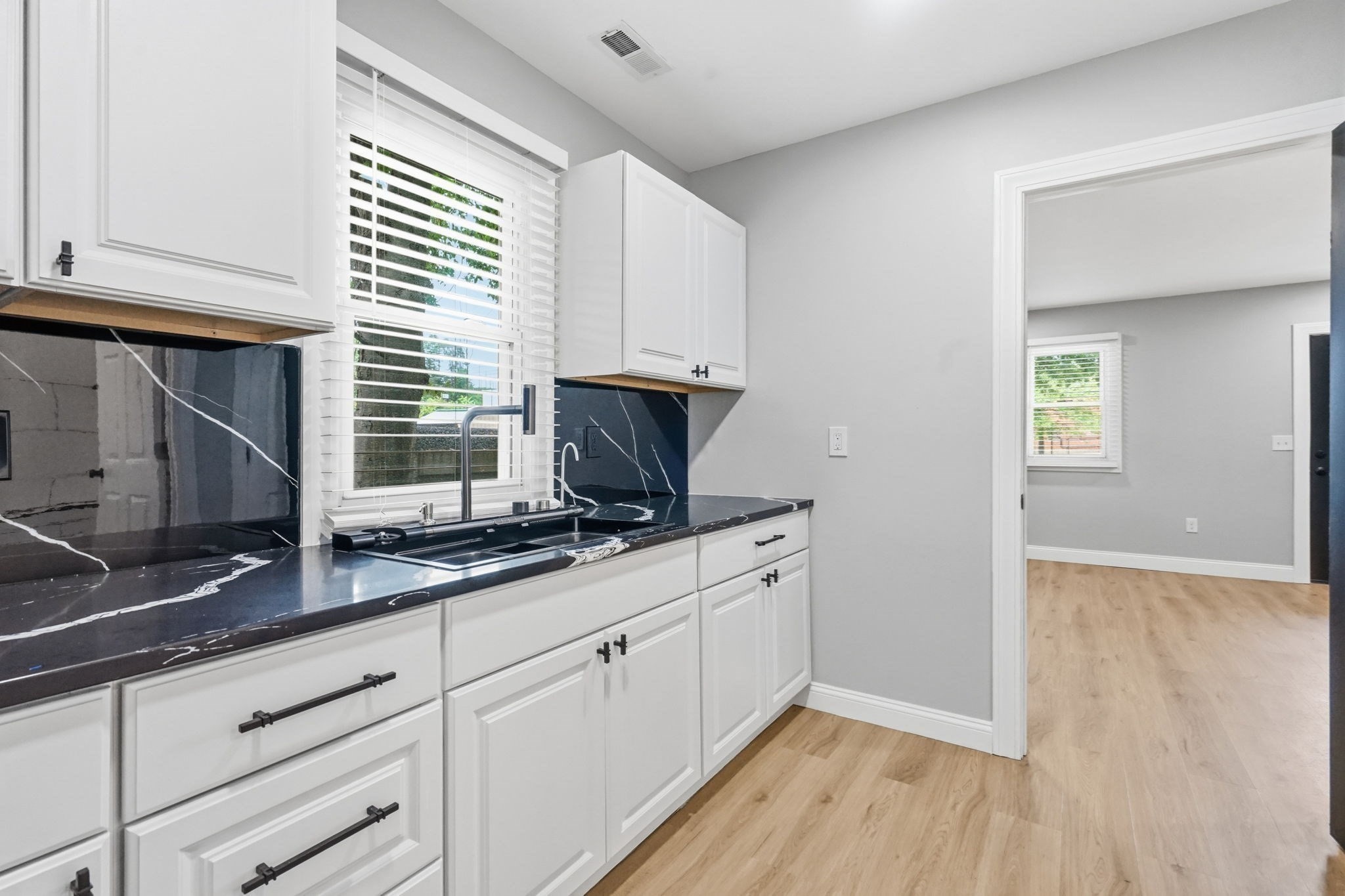 25 Shopping Ct Property Photo 9