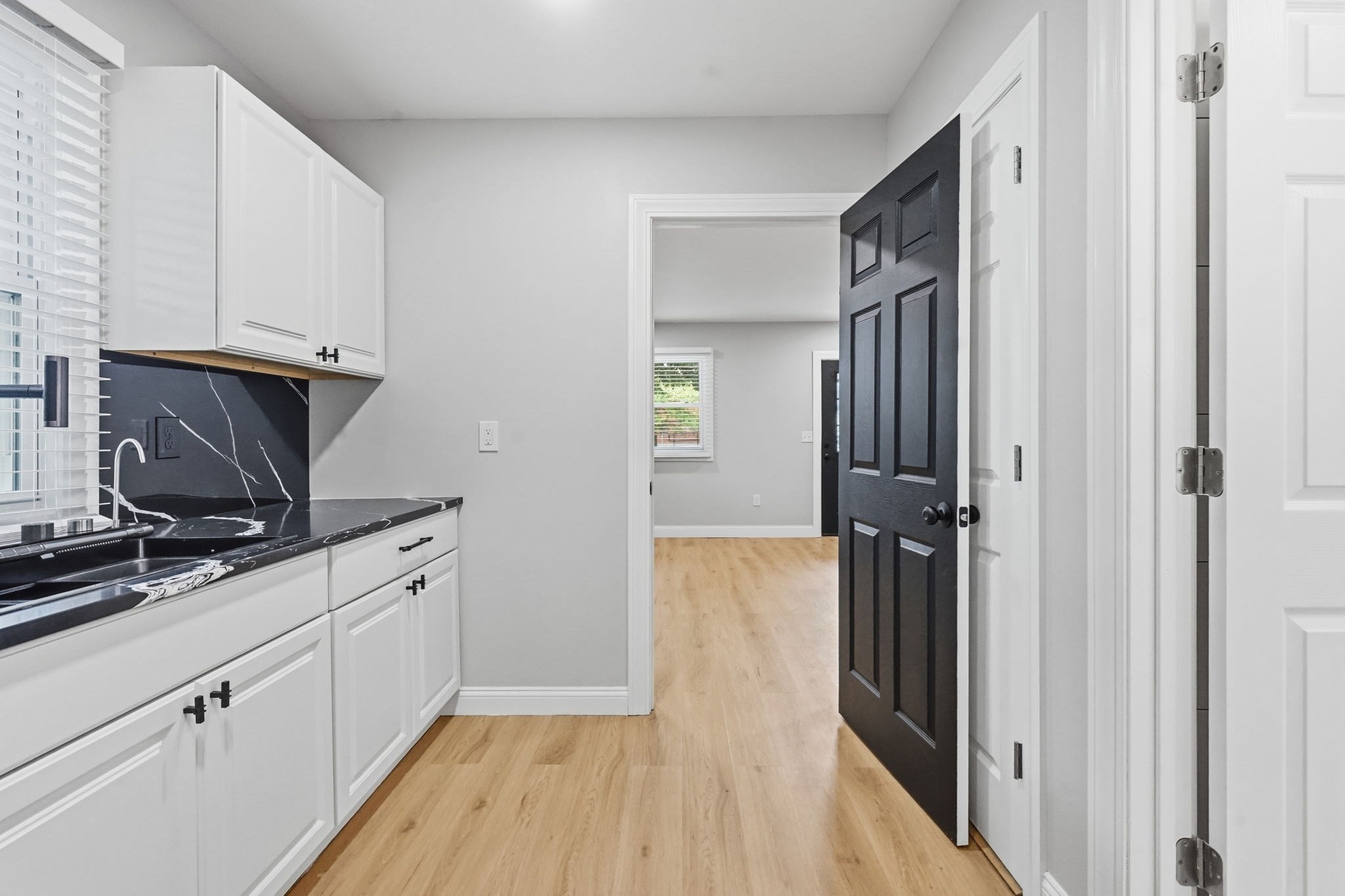 25 Shopping Ct Property Photo 11