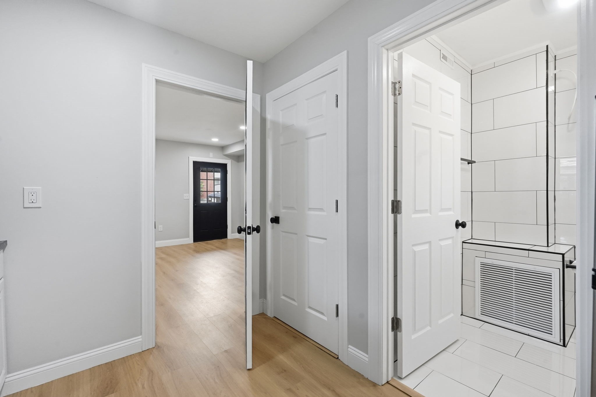 25 Shopping Ct Property Photo 14