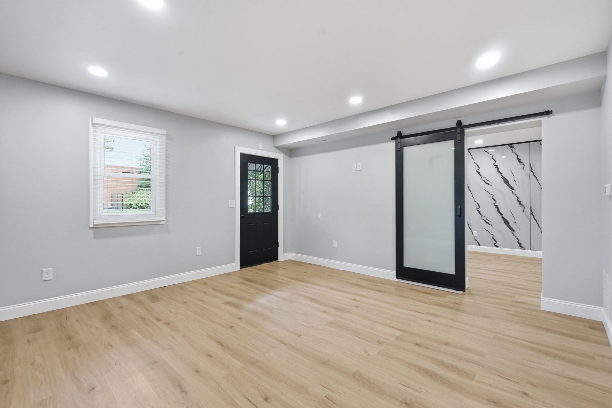 25 Shopping Ct Property Photo 16
