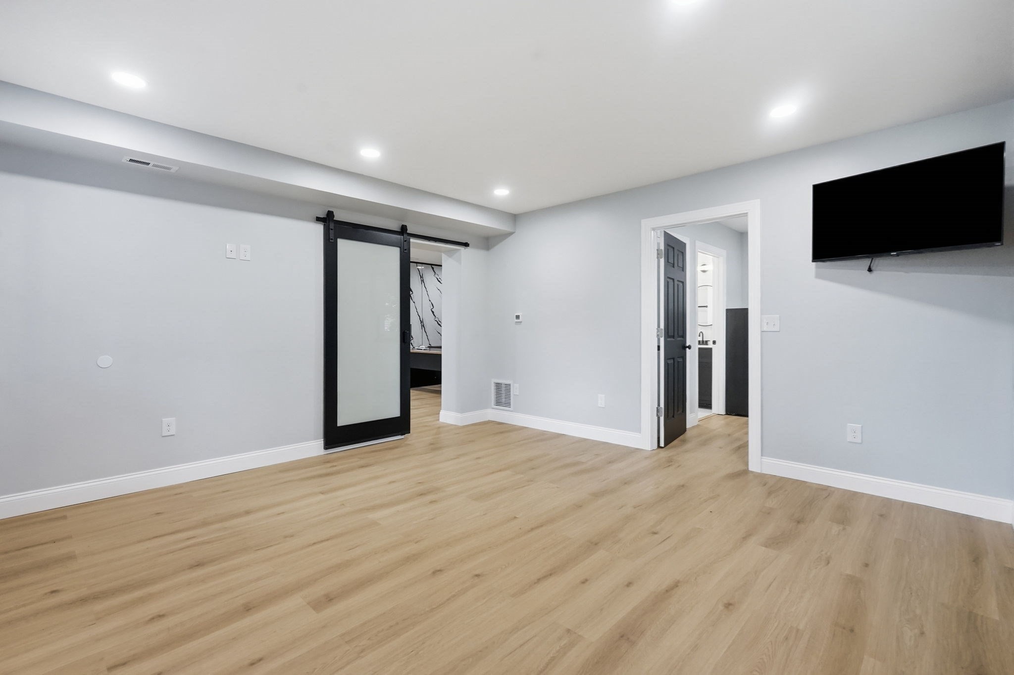 25 Shopping Ct Property Photo 17