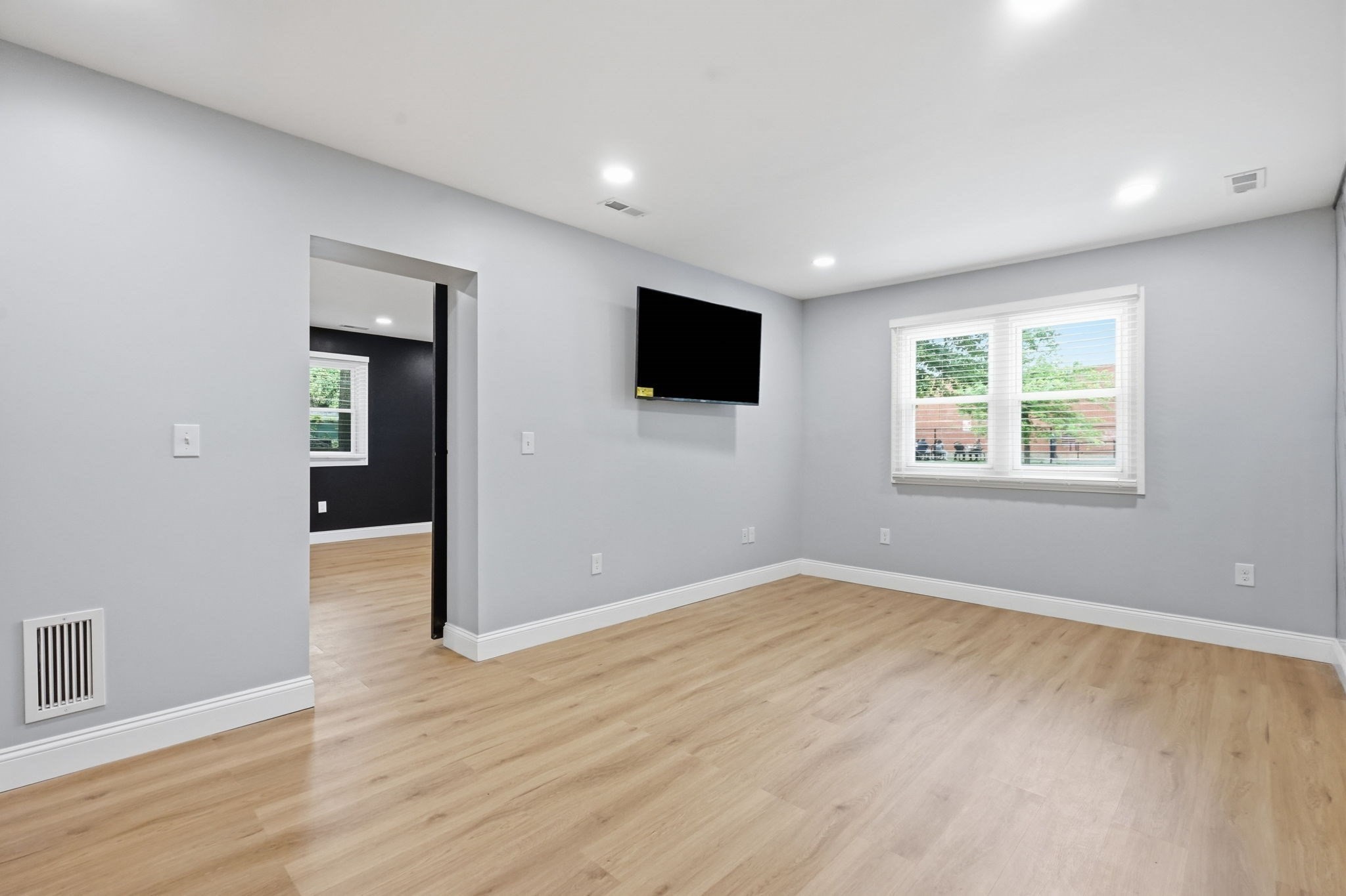 25 Shopping Ct Property Photo 18