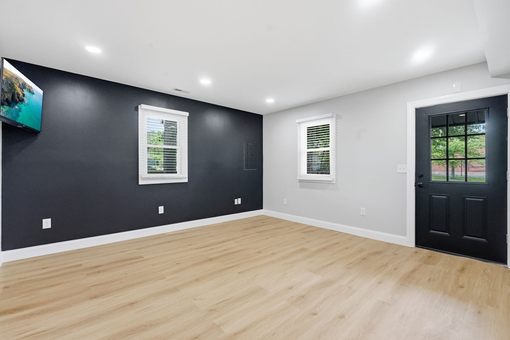 25 Shopping Ct Property Photo 19