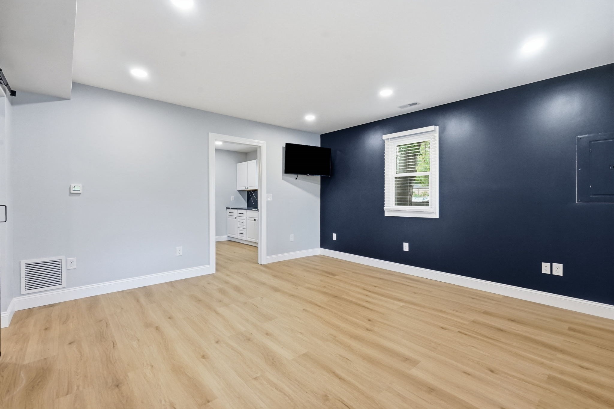 25 Shopping Ct Property Photo 20