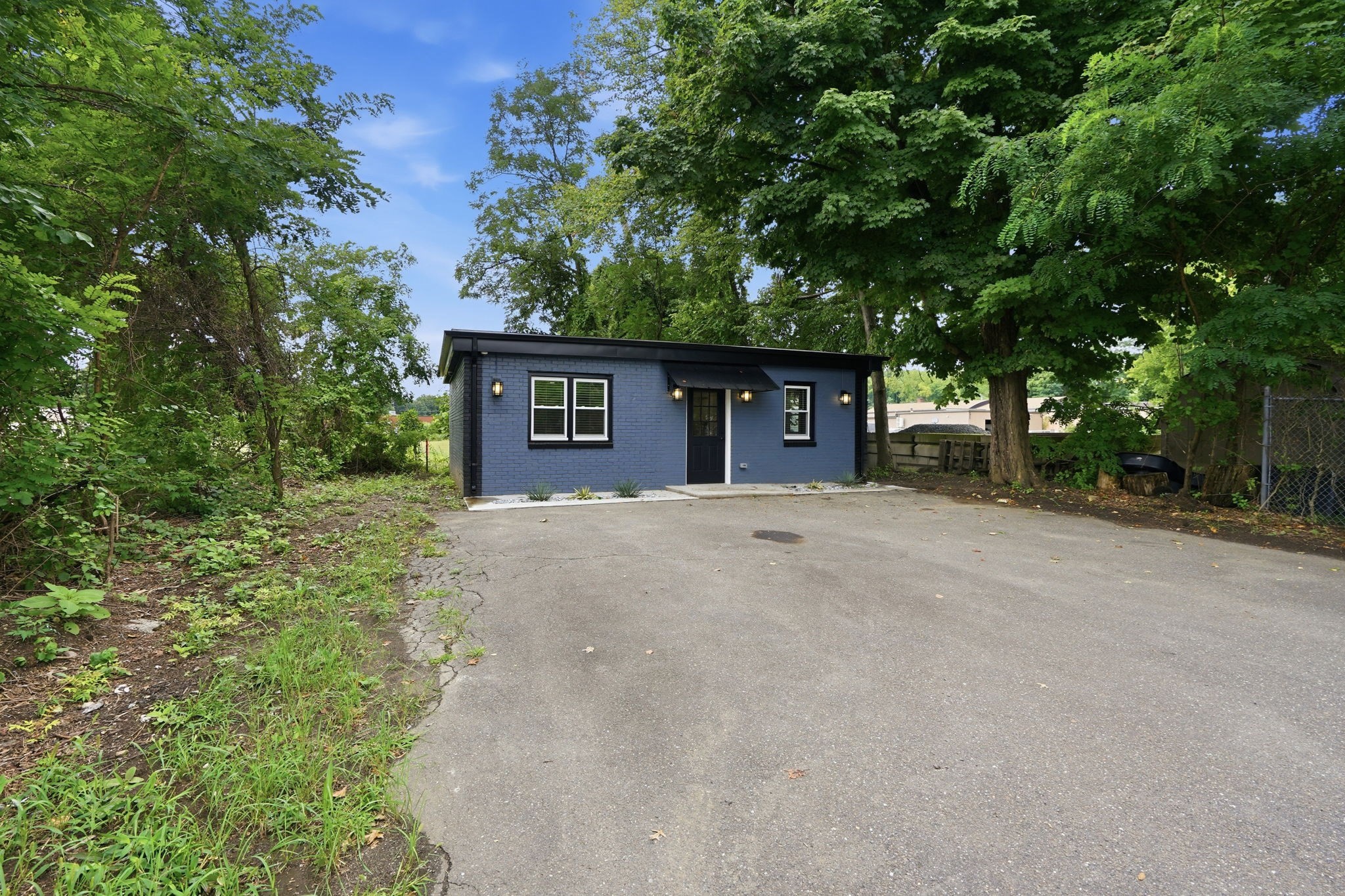 25 Shopping Ct Property Photo 23