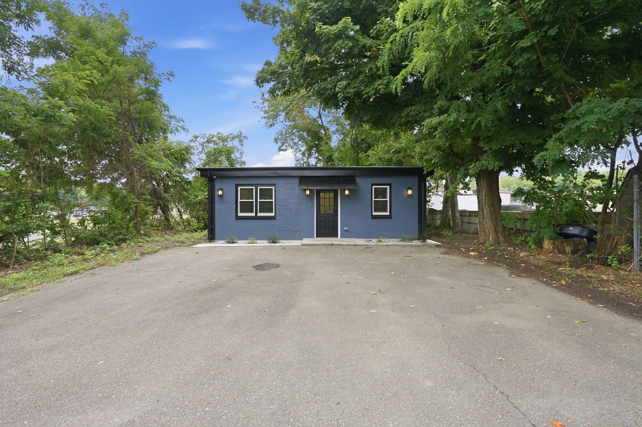 25 Shopping Ct Property Photo 24