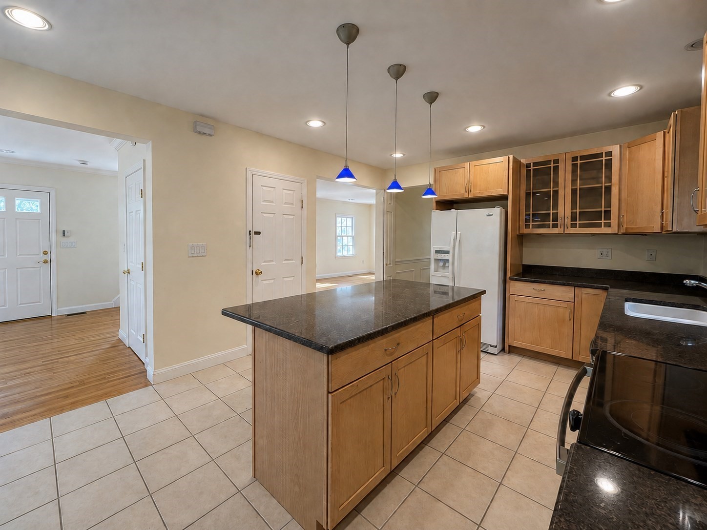 27 Sulivan Ave Property Photo 4