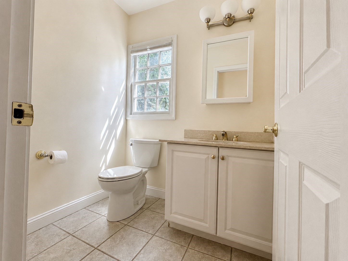 27 Sulivan Ave Property Photo 7