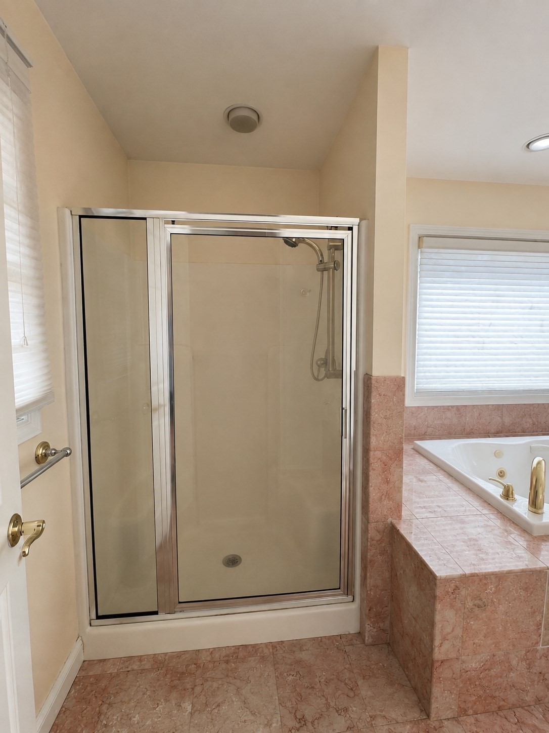 27 Sulivan Ave Property Photo 12