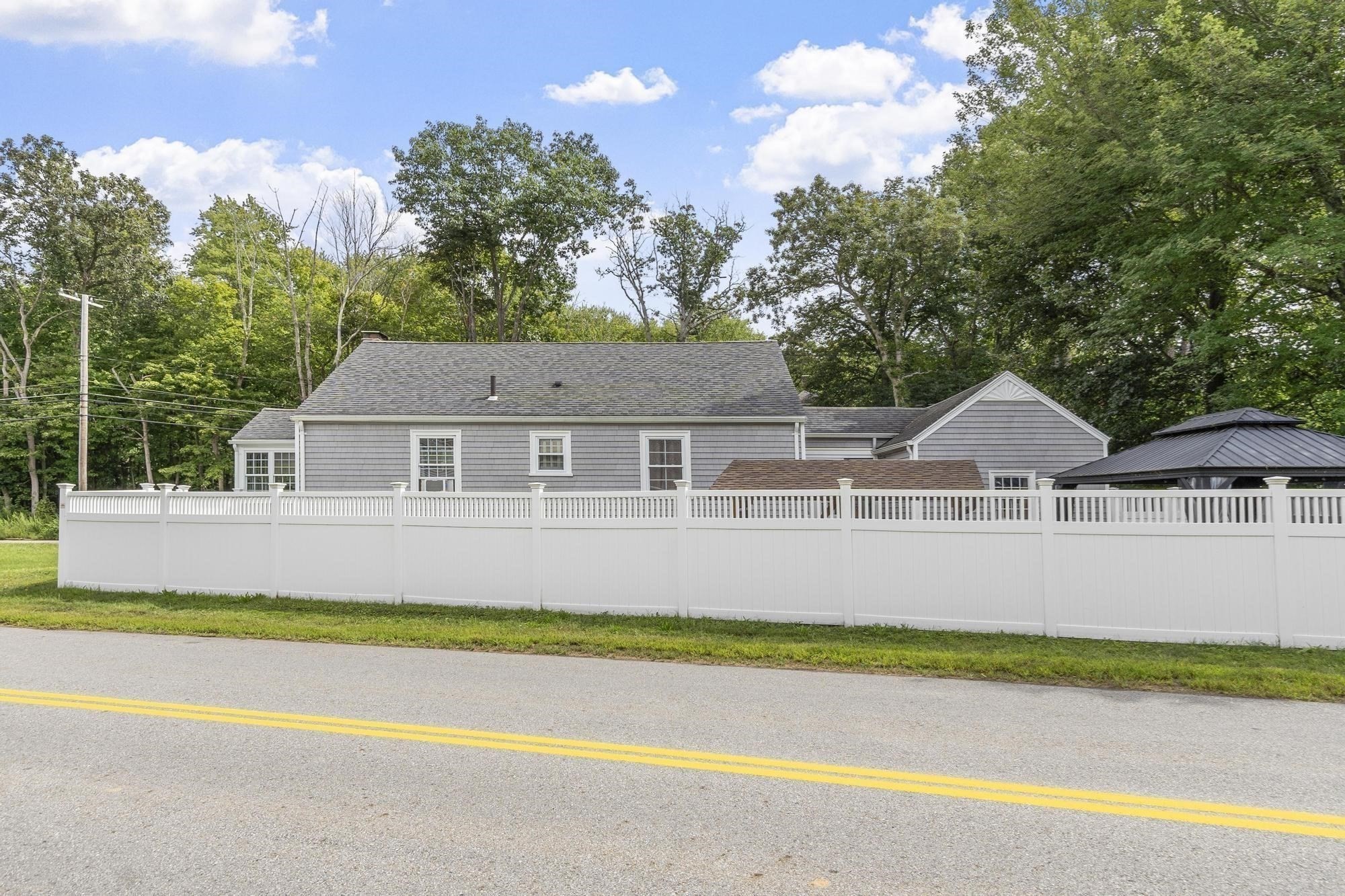 200 Main St Property Photo 37