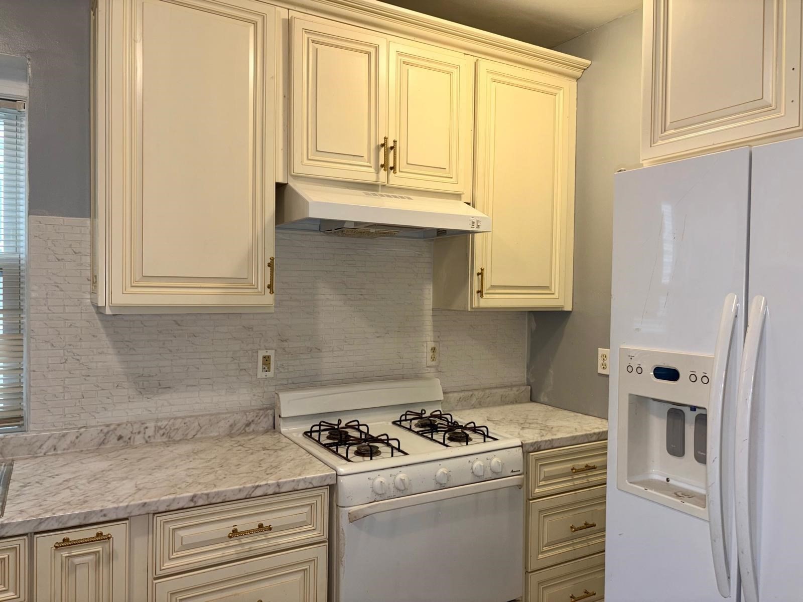 18 Hendry # 2 Property Photo 1