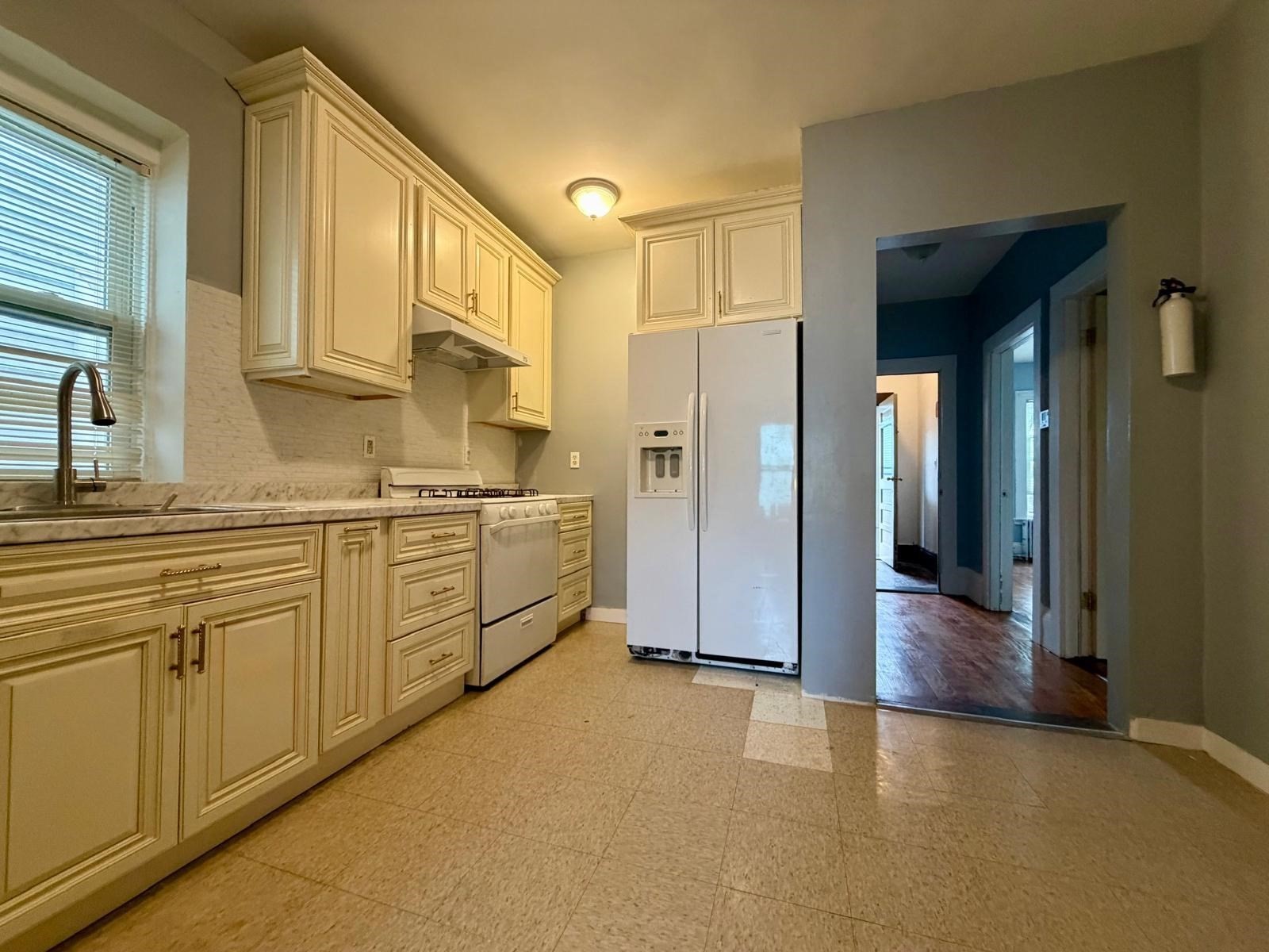 18 Hendry # 2 Property Photo 2