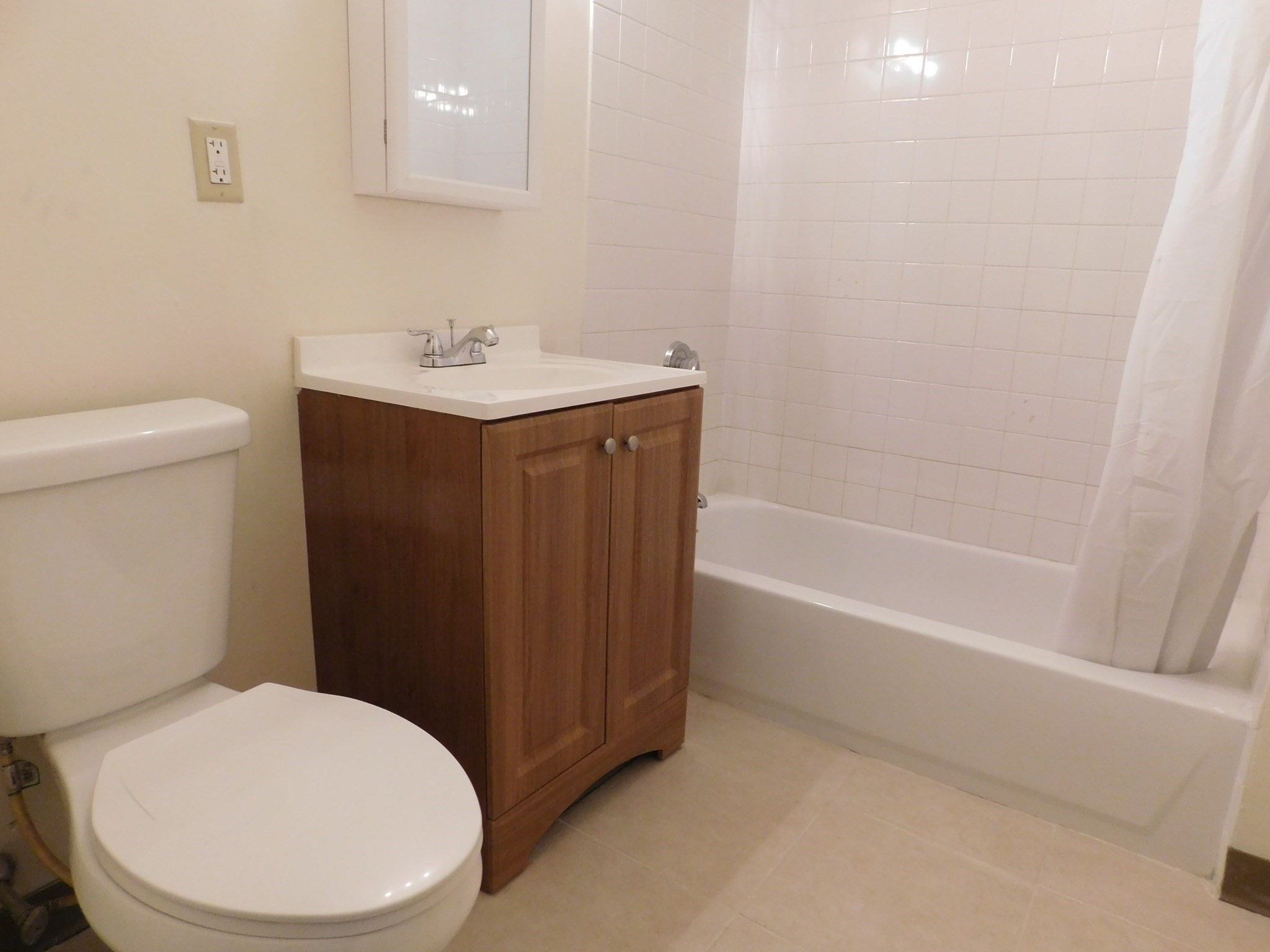18 Hendry # 2 Property Photo 5