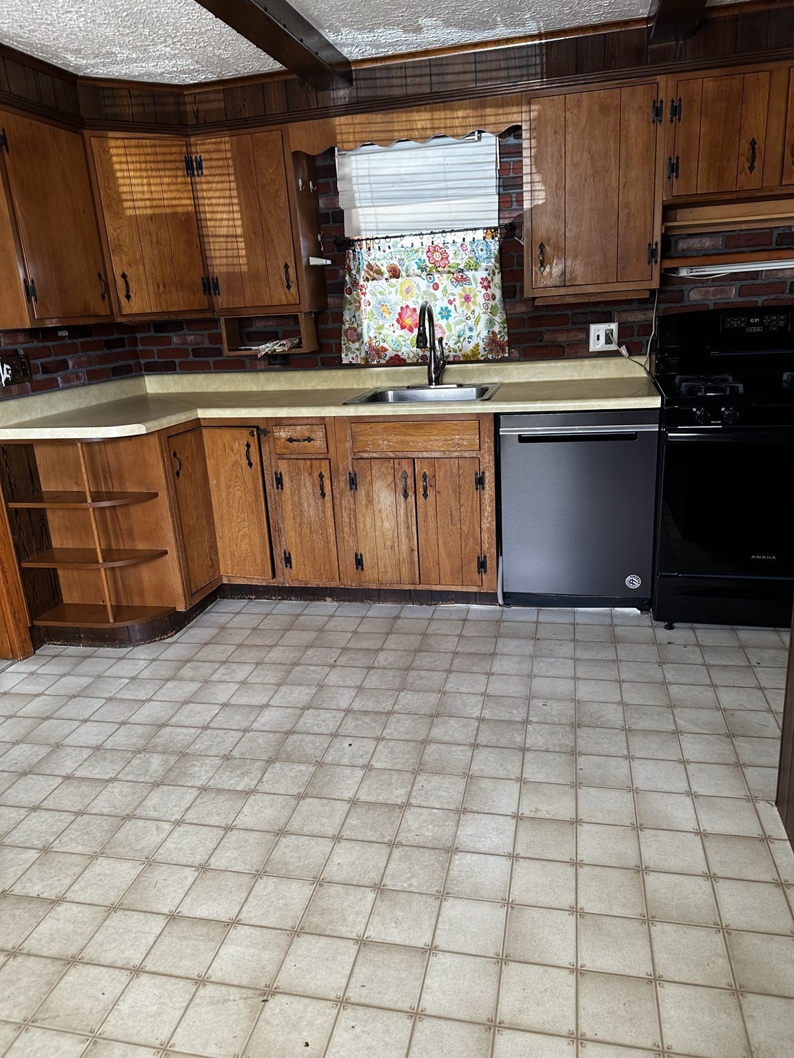 168 Howard St Property Photo 4