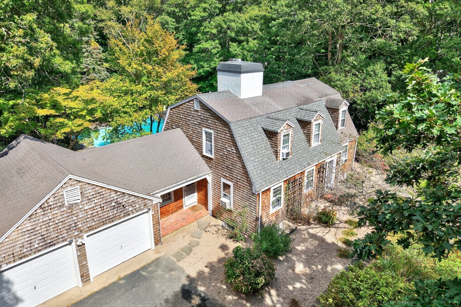 13 Two Ponds Rd Property Photo 2