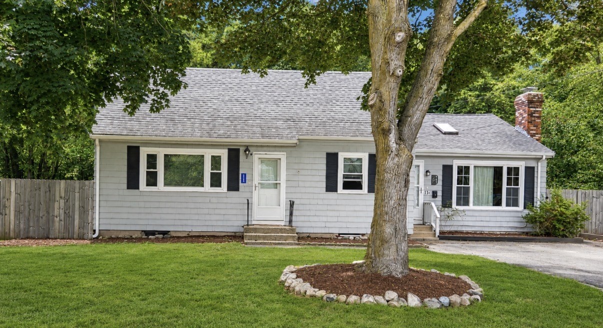 11 Munroe Dr Property Photo 1