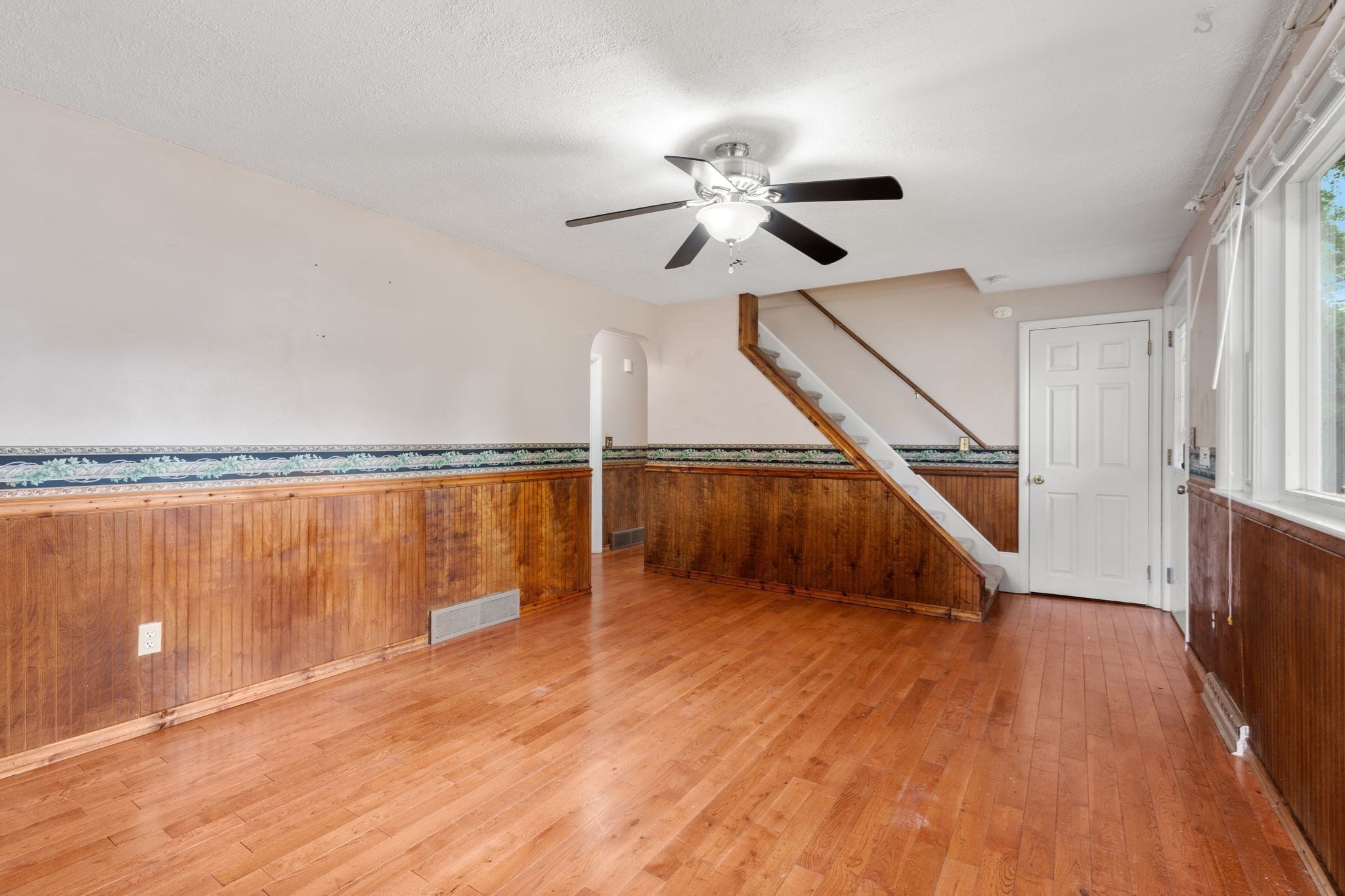 11 Munroe Dr Property Photo 9