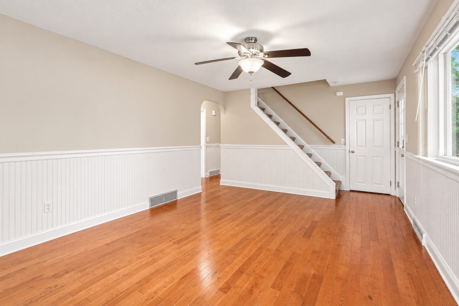 11 Munroe Dr Property Photo 10