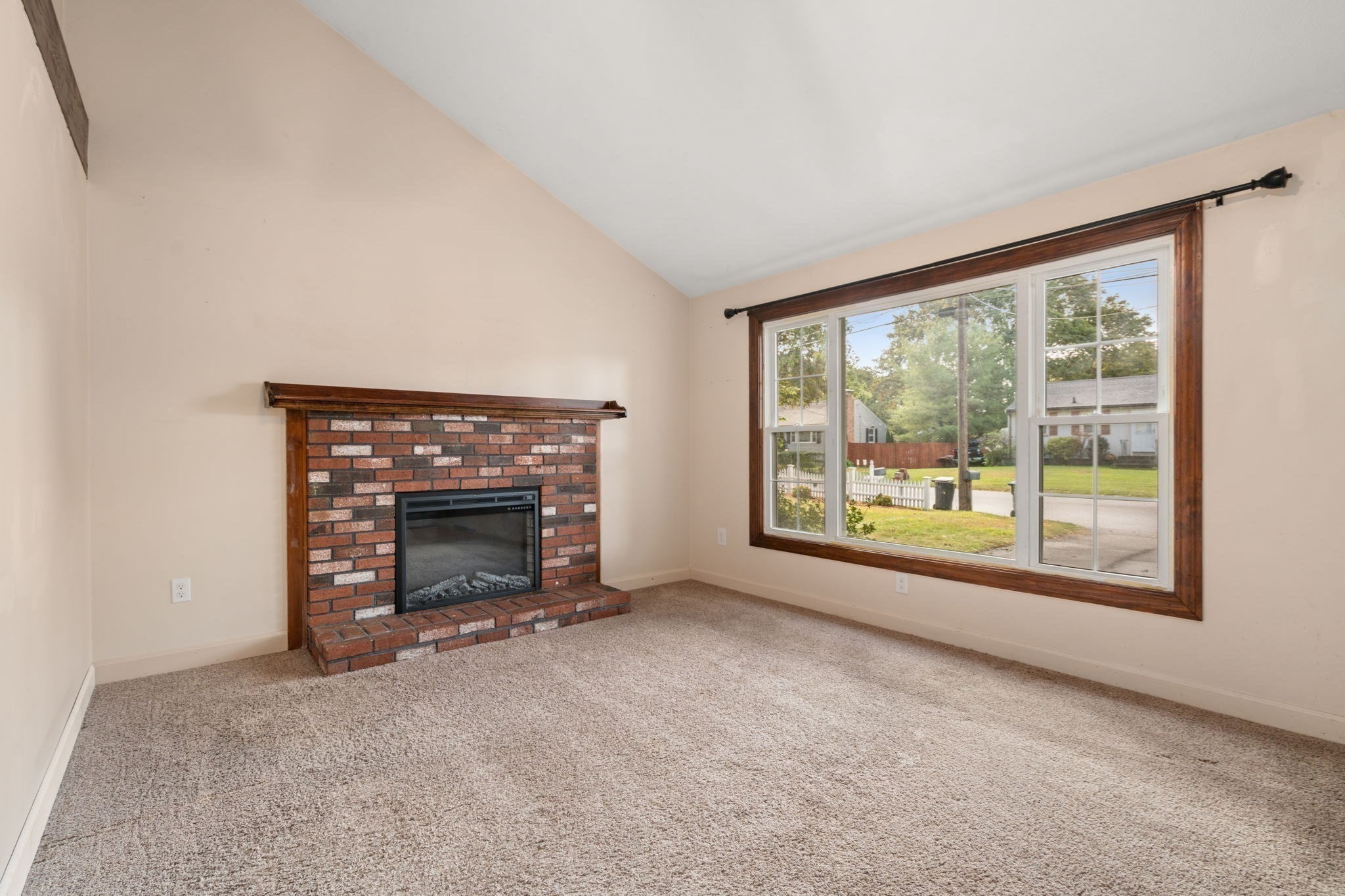 11 Munroe Dr Property Photo 15