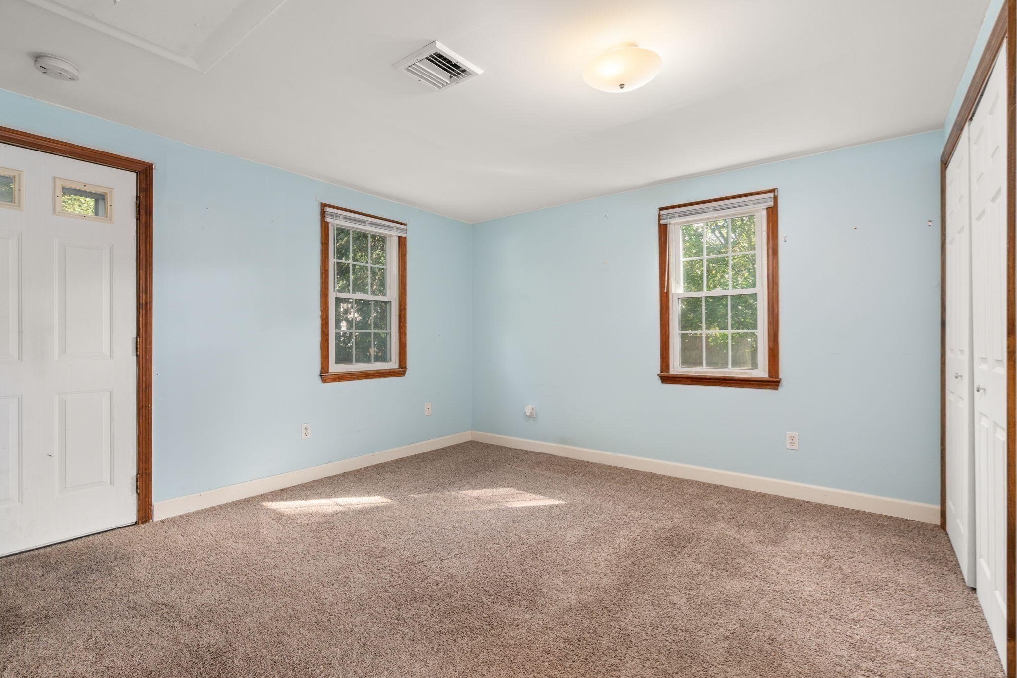 11 Munroe Dr Property Photo 18