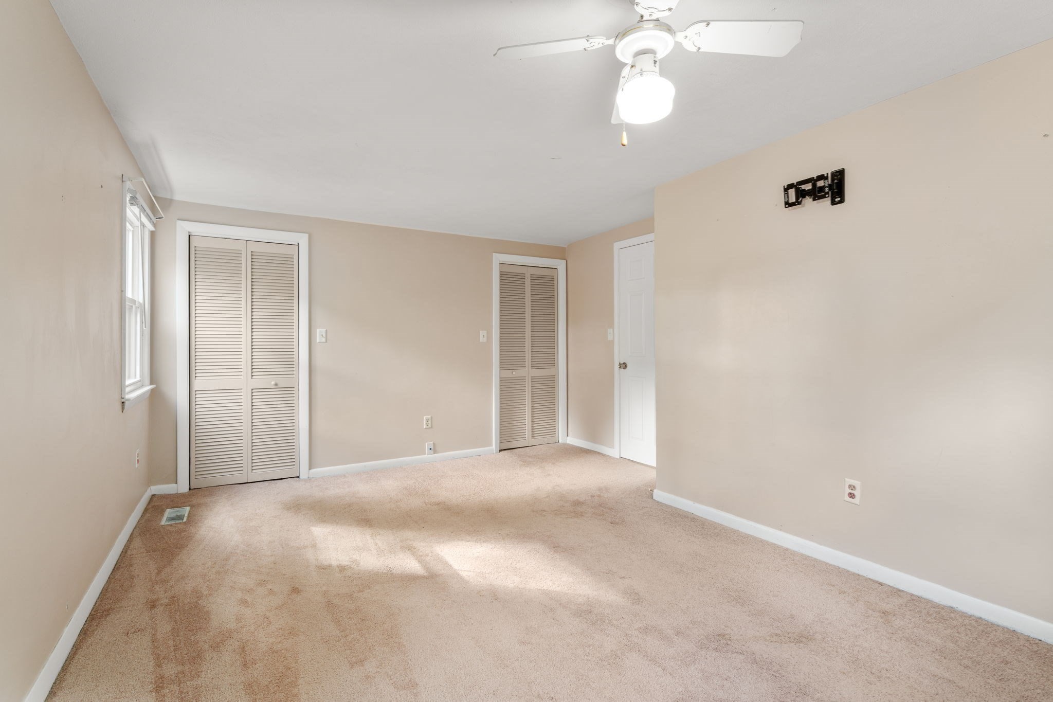 11 Munroe Dr Property Photo 24