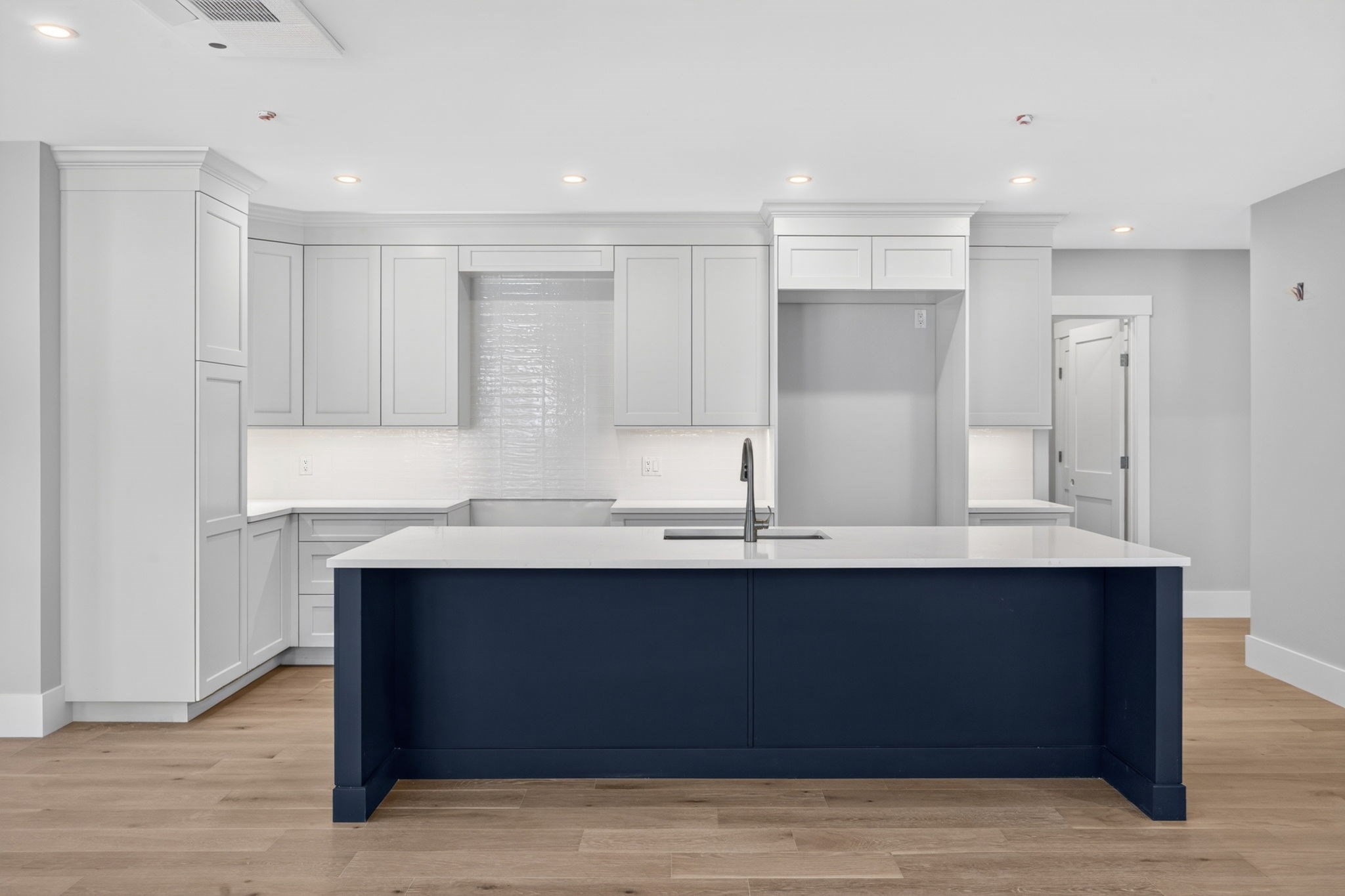 533 Woods Hole Road # E101 Property Photo 6