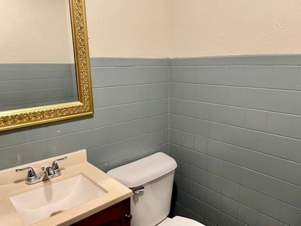 377 Park Ave Property Photo 11