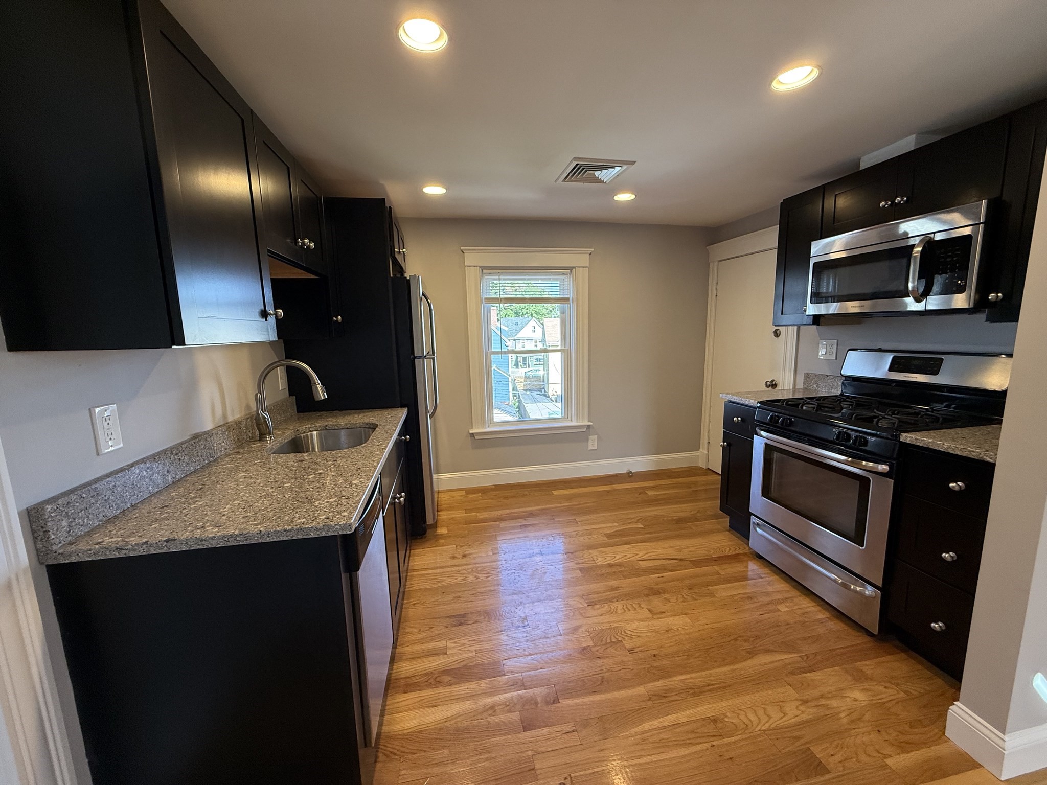 10 Tolman St # 3 Property Photo 5