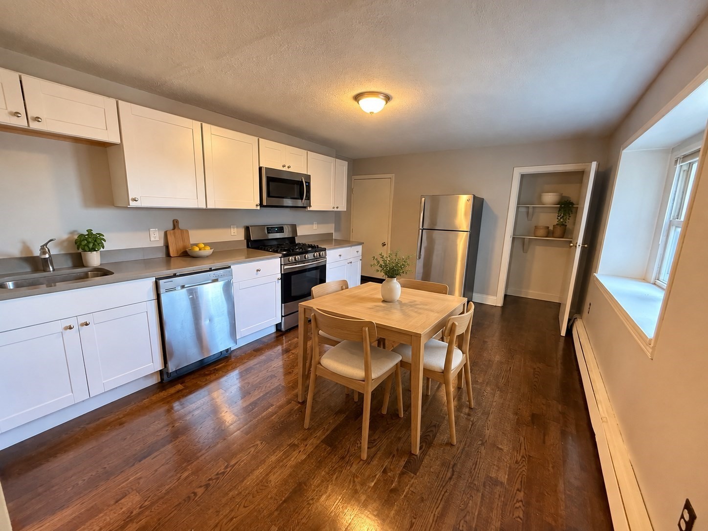 14 Cross St East # 2 Property Photo 1