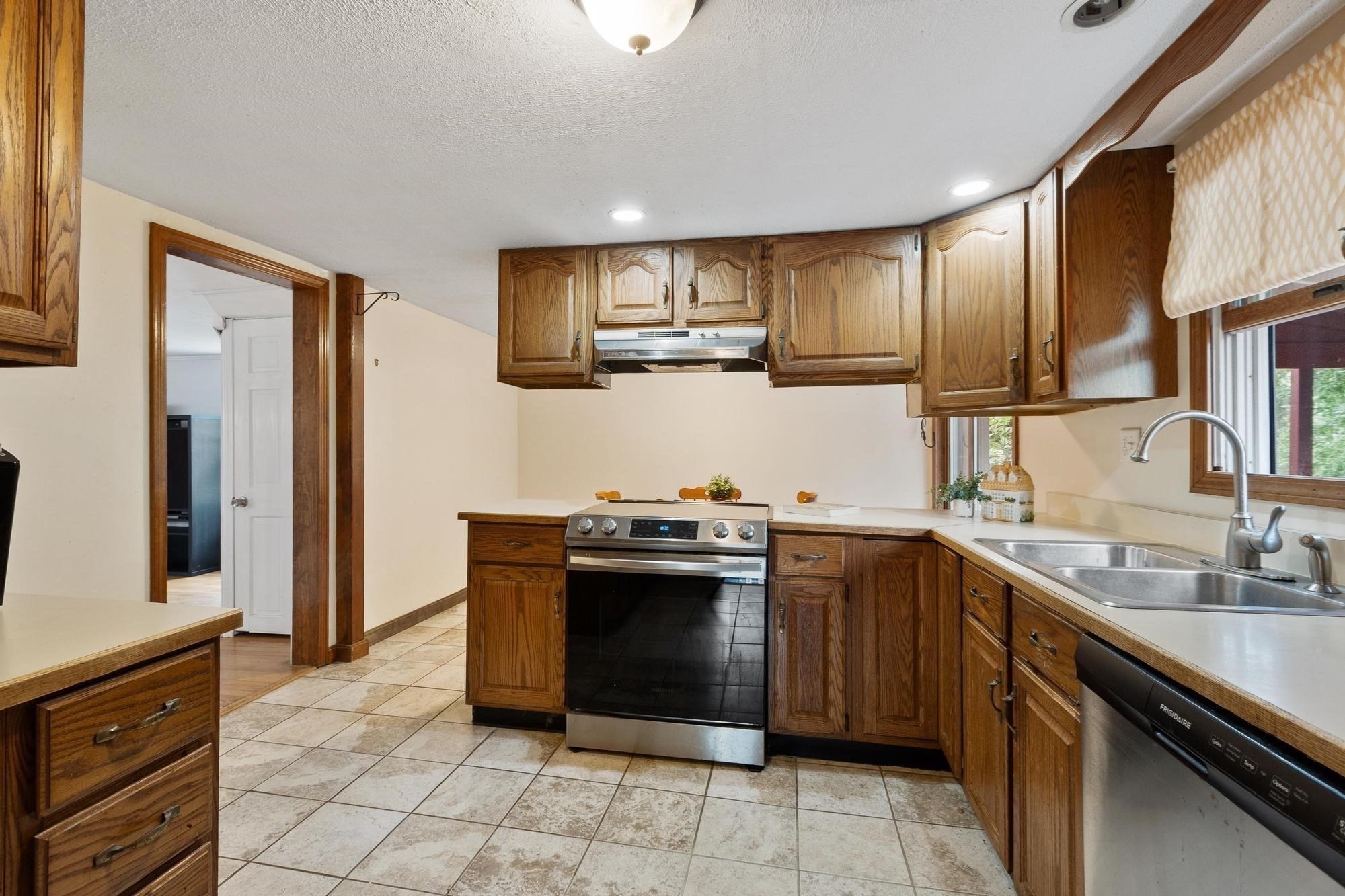 5 Branch St Property Photo 6