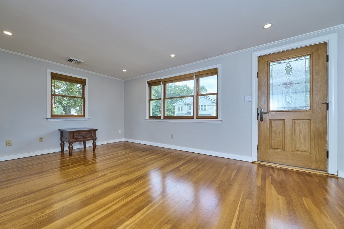 13 Forbes Ave Property Photo 4