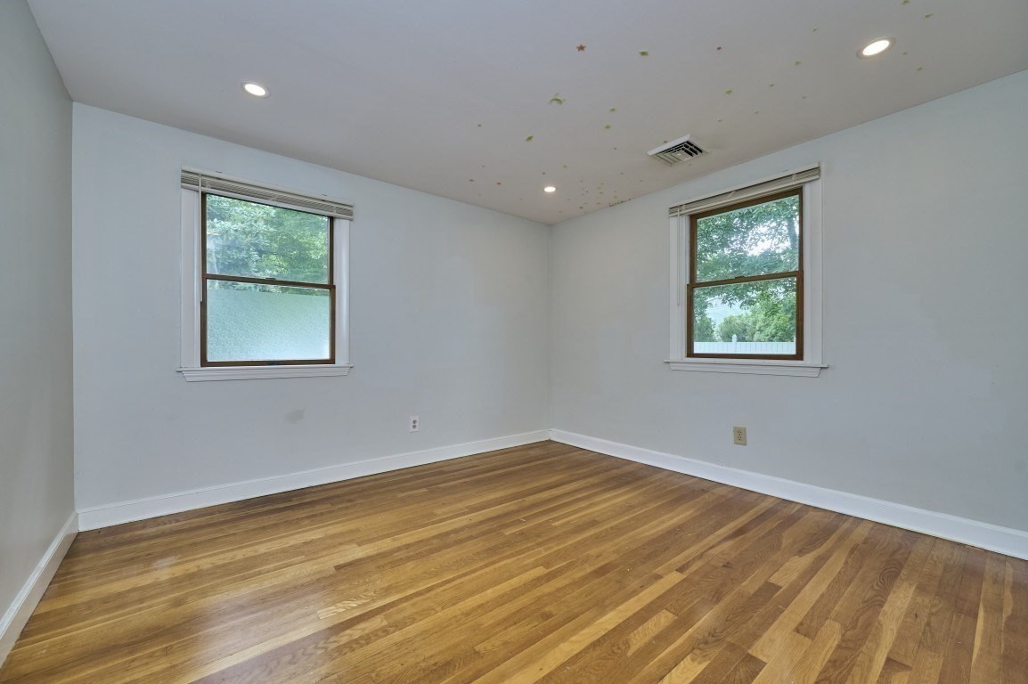 13 Forbes Ave Property Photo 14