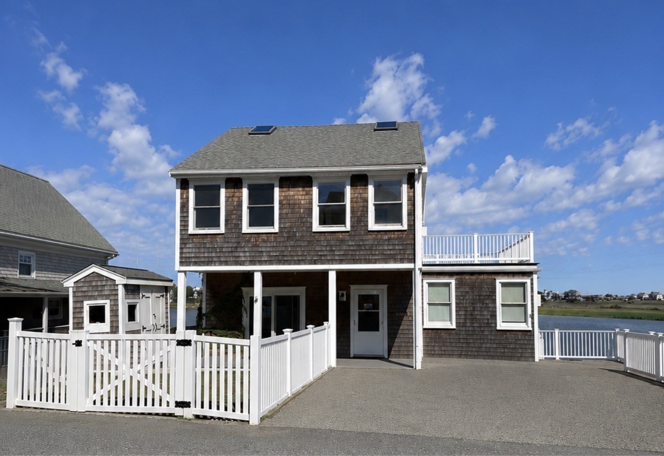 119 Bay St # A Property Photo 2