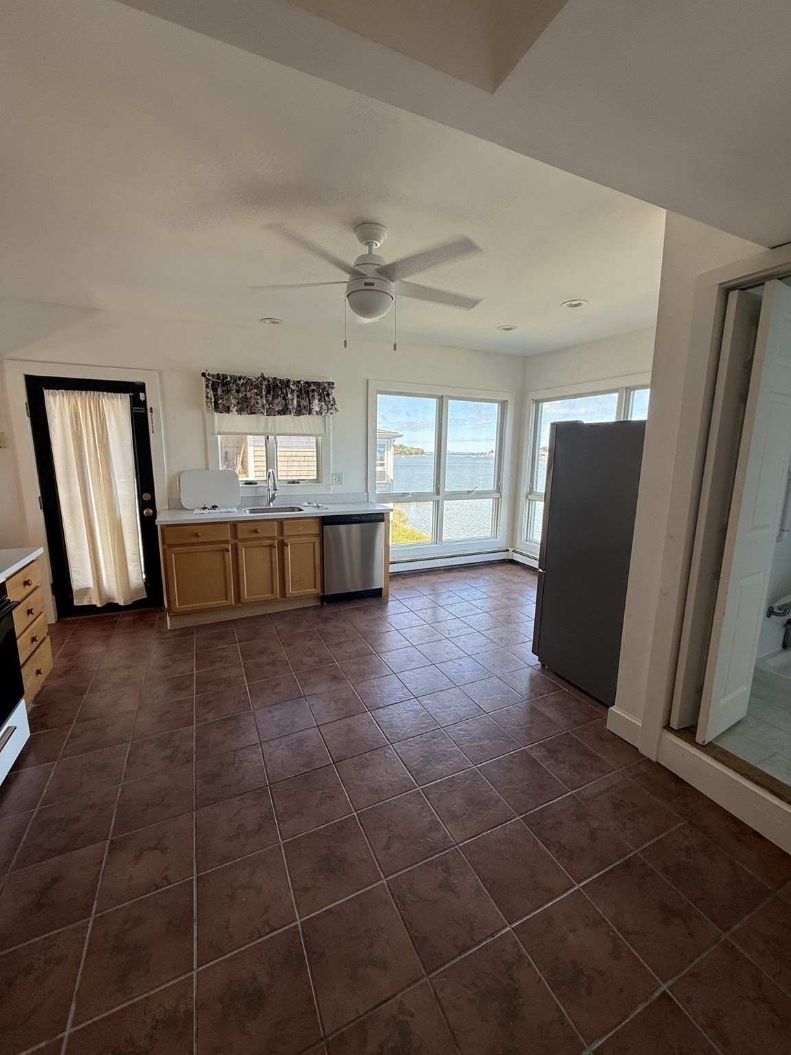 119 Bay St # A Property Photo 7