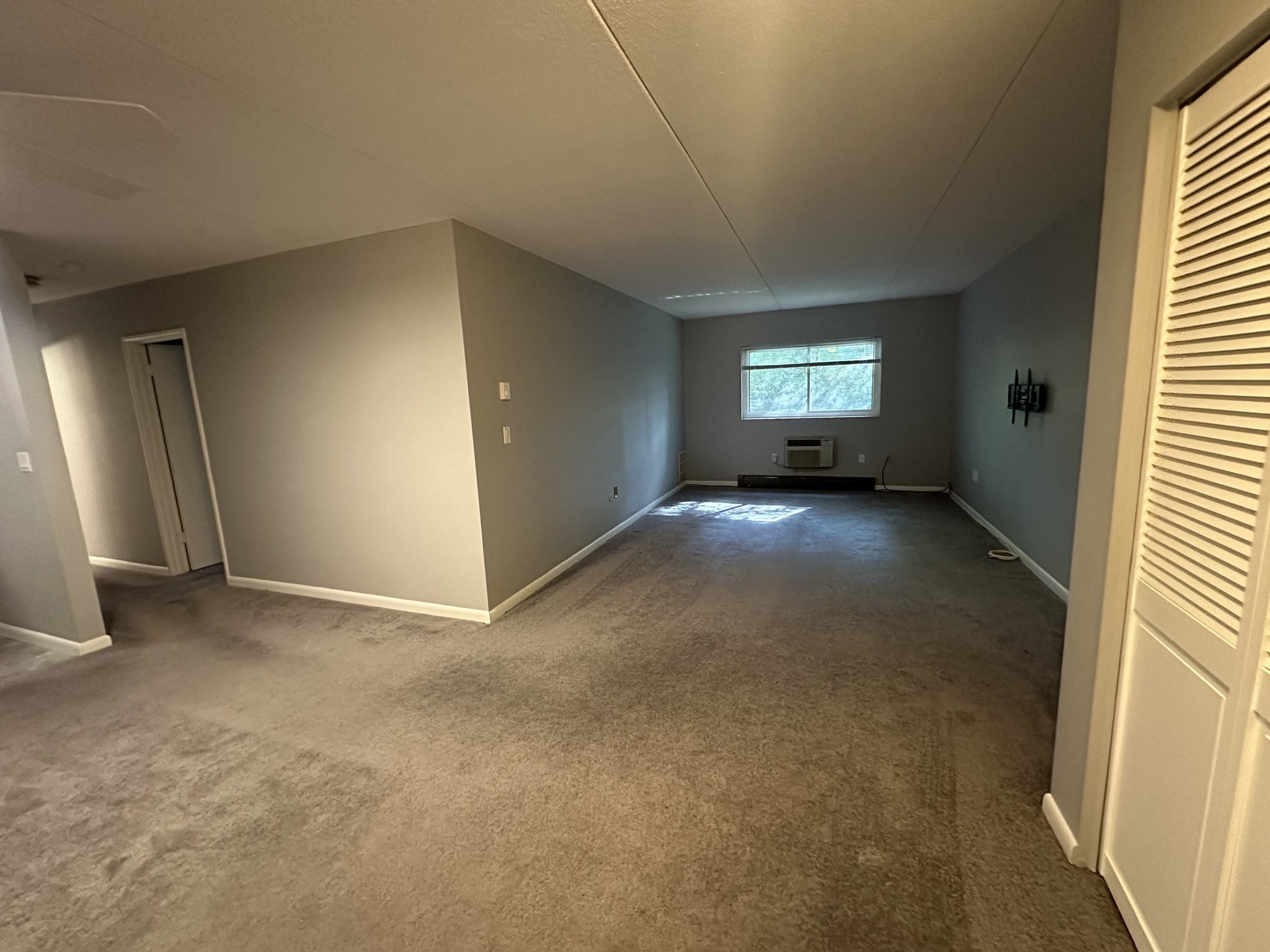 49 Windsor Dr # 108 Property Photo 3