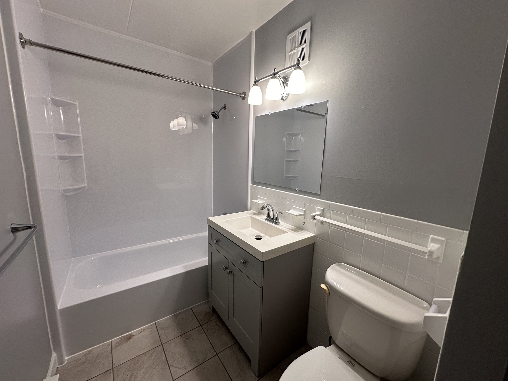 49 Windsor Dr # 108 Property Photo 11
