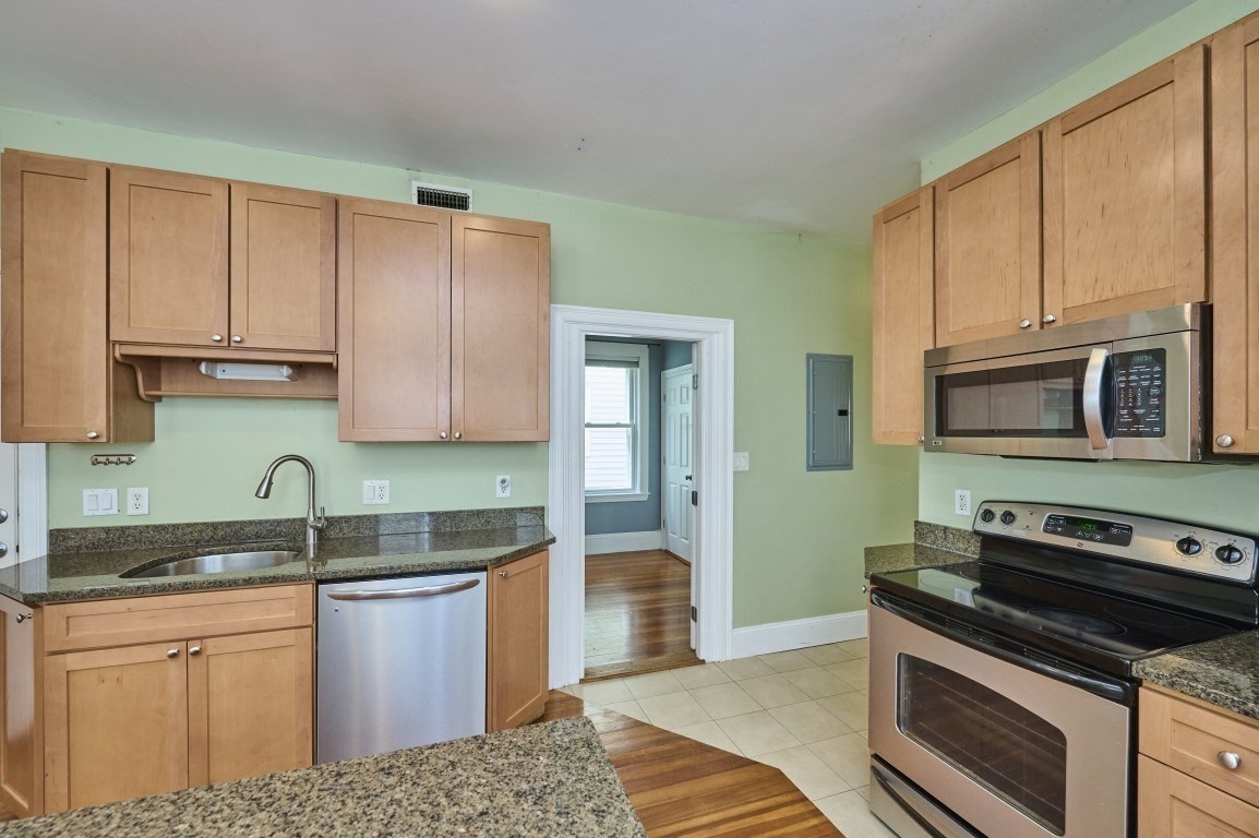1098 Bennington St # 2 Property Photo 10